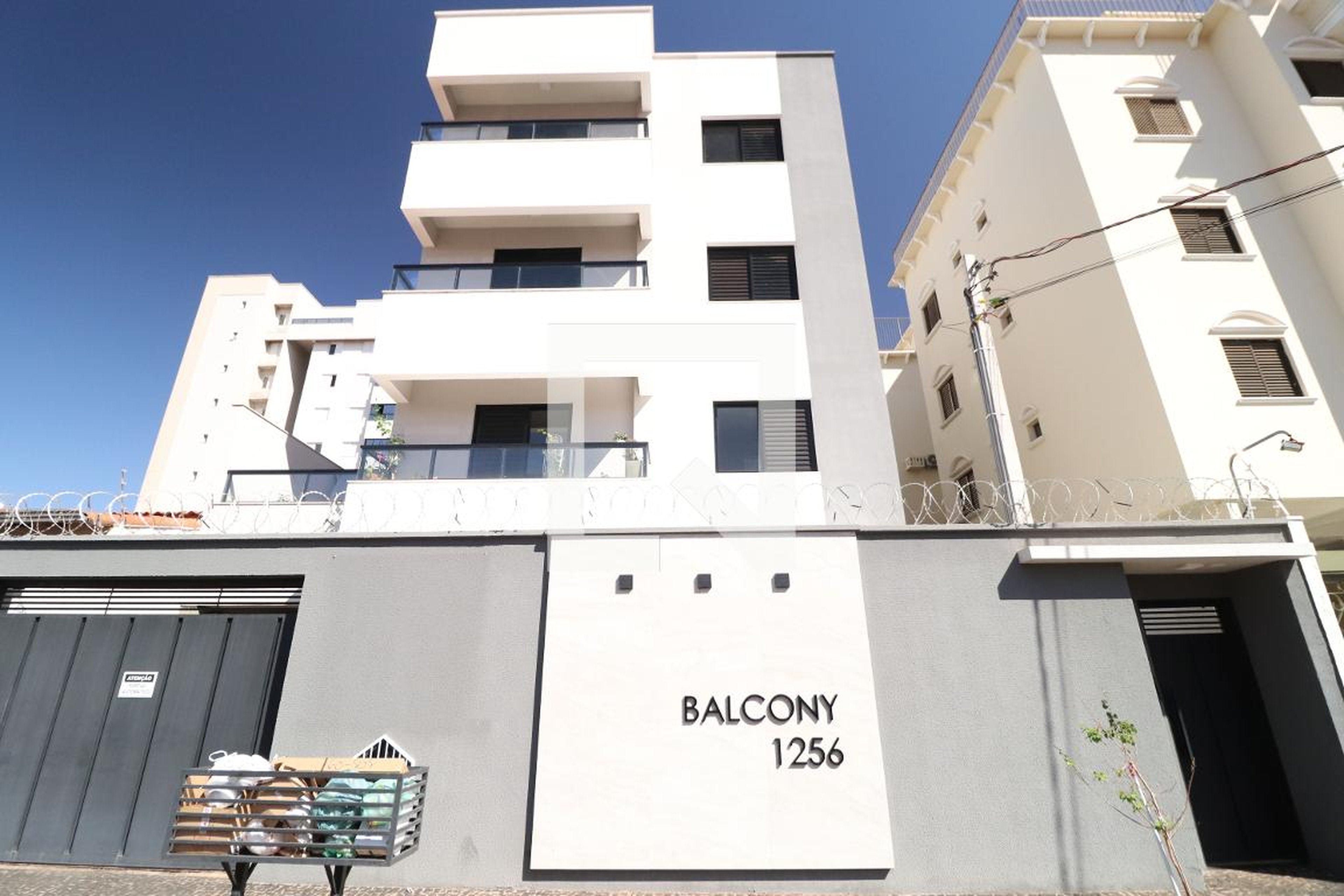 Fachada Condomínio em Avenida Professora Juvenília dos Santos, 1256