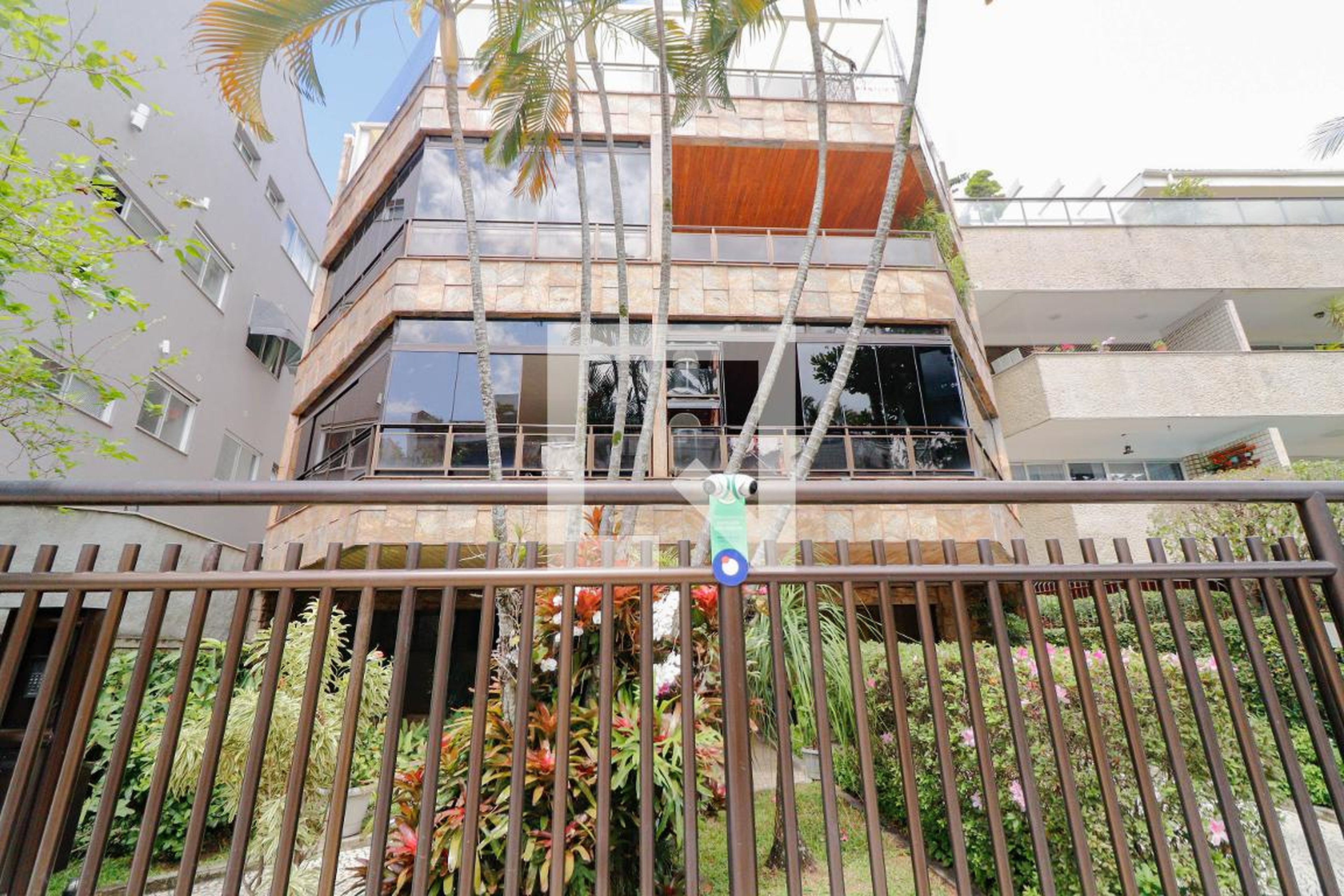 Fachada Condomínio em Avenida General Guedes da Fontoura, 1081