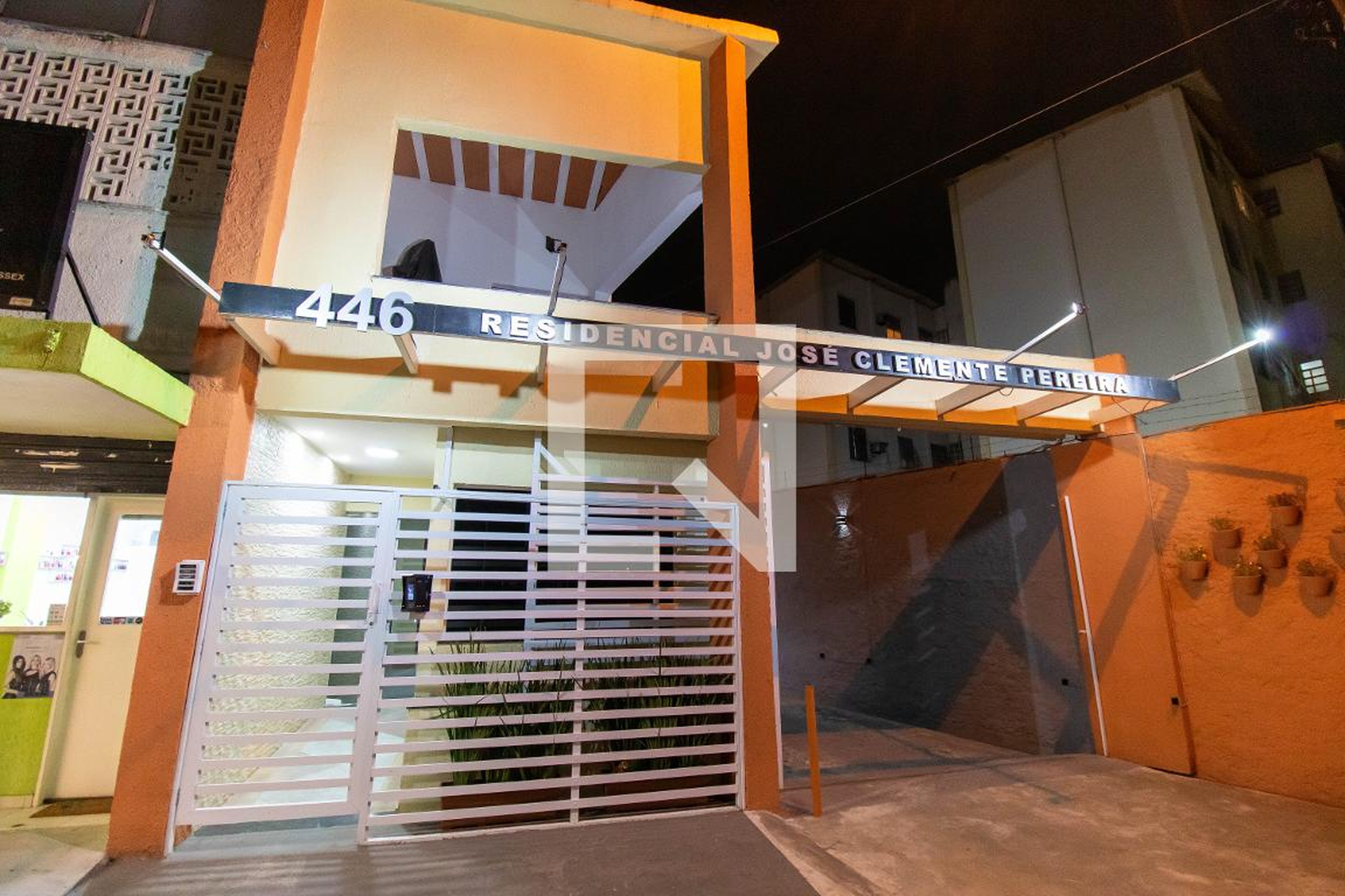 Fachada Condomínio Conjunto Residencial José Clemente Pereira