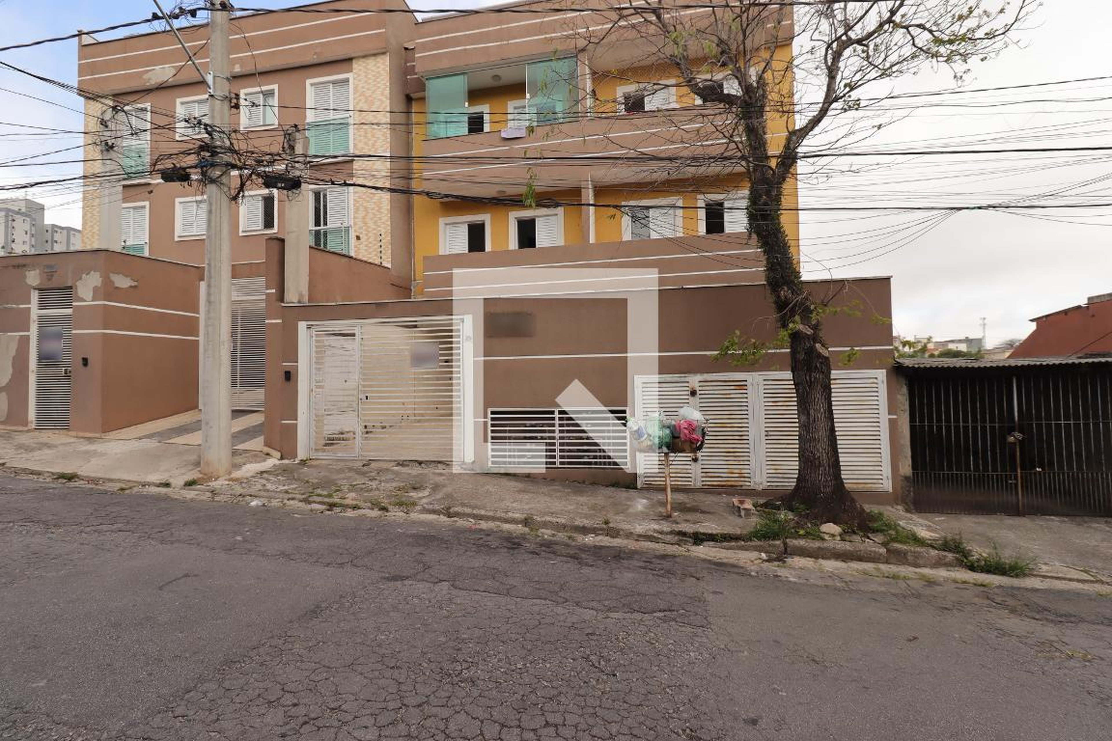 Fachada Condomínio Ed. Petrucci Village