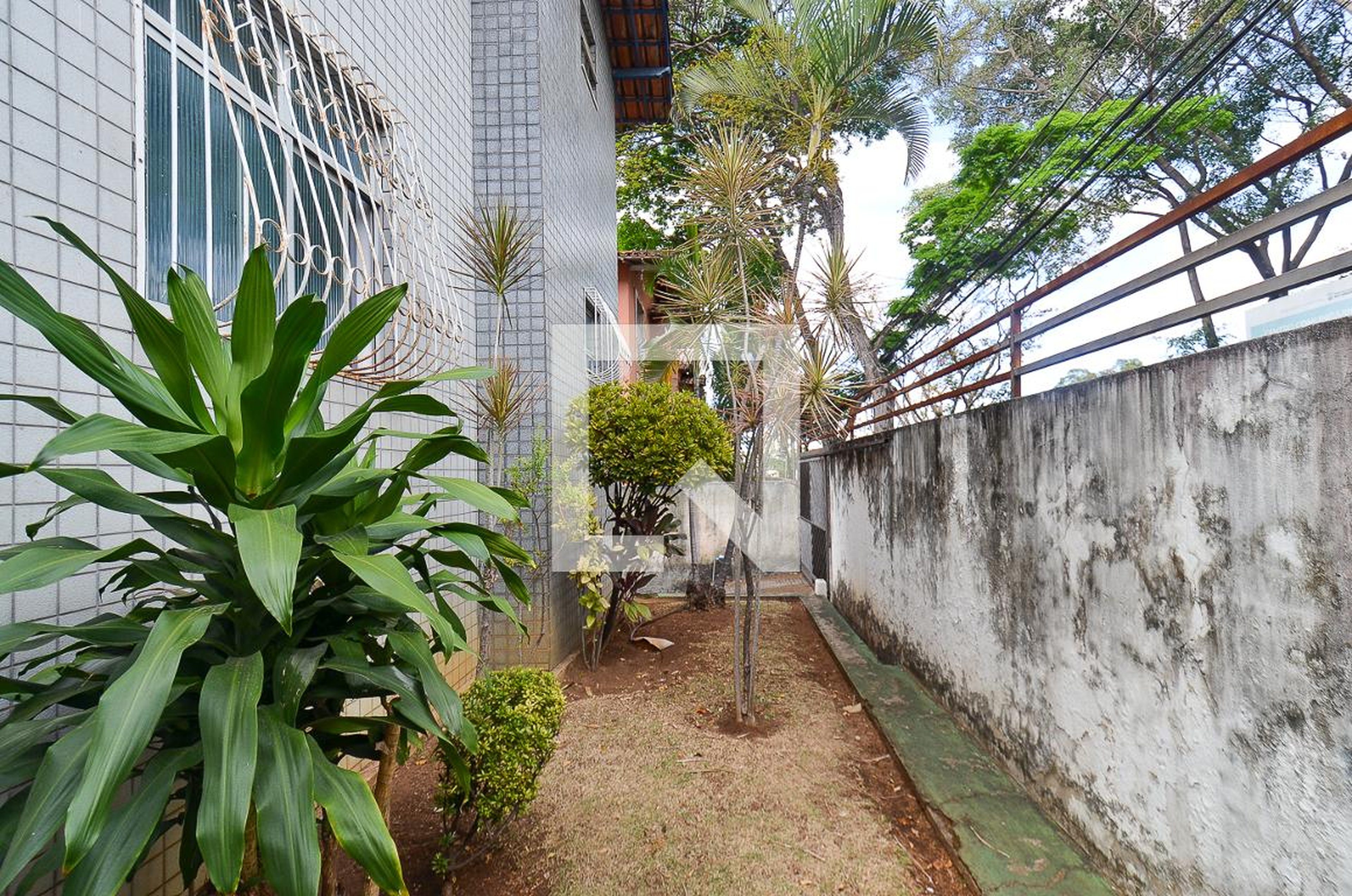 Entrada Condomínio em Rua Aristóteles Ribeiro Vasconcelos, 136