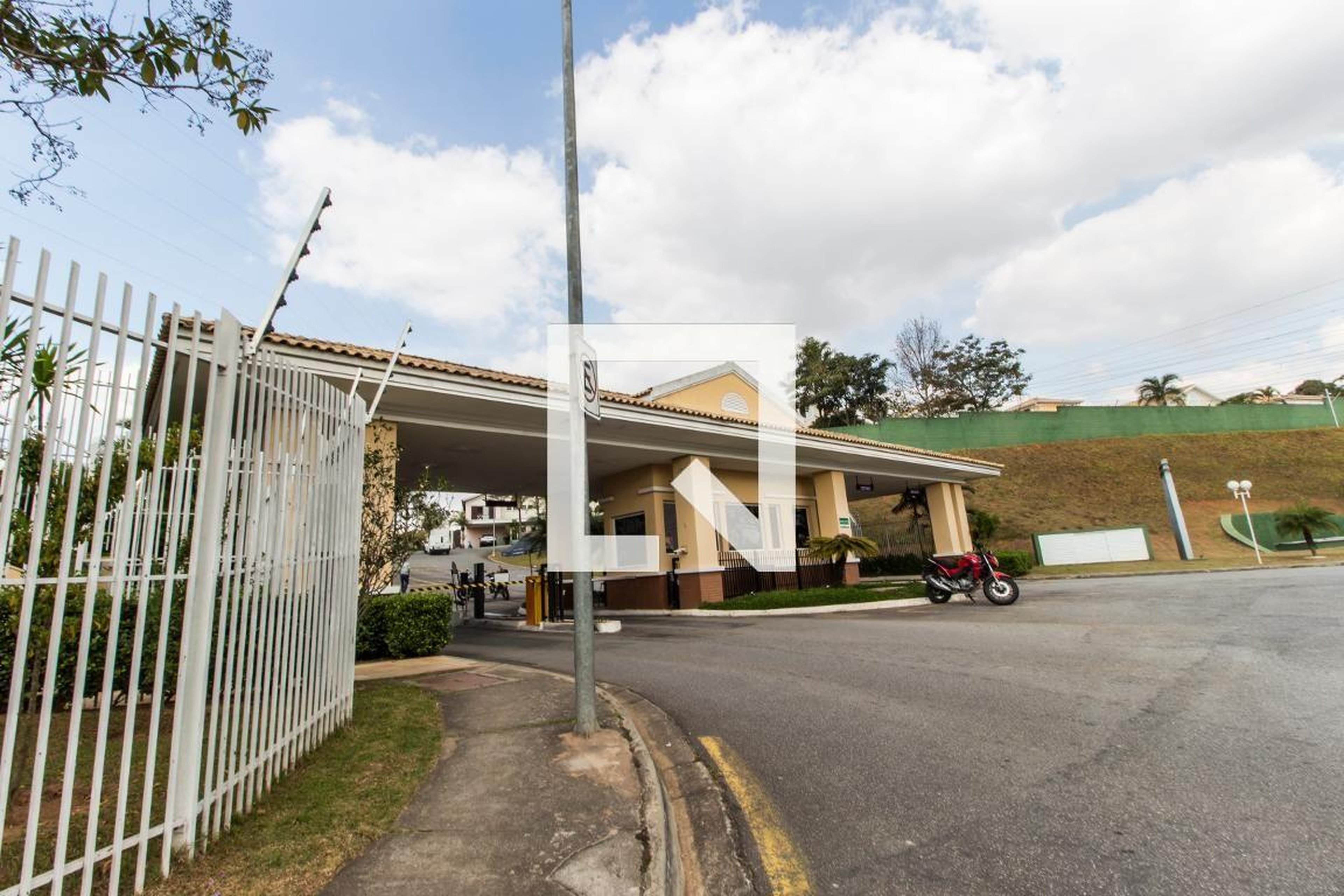 Fachada do Condomínio Condomínio Tamboré 6 Villaggio