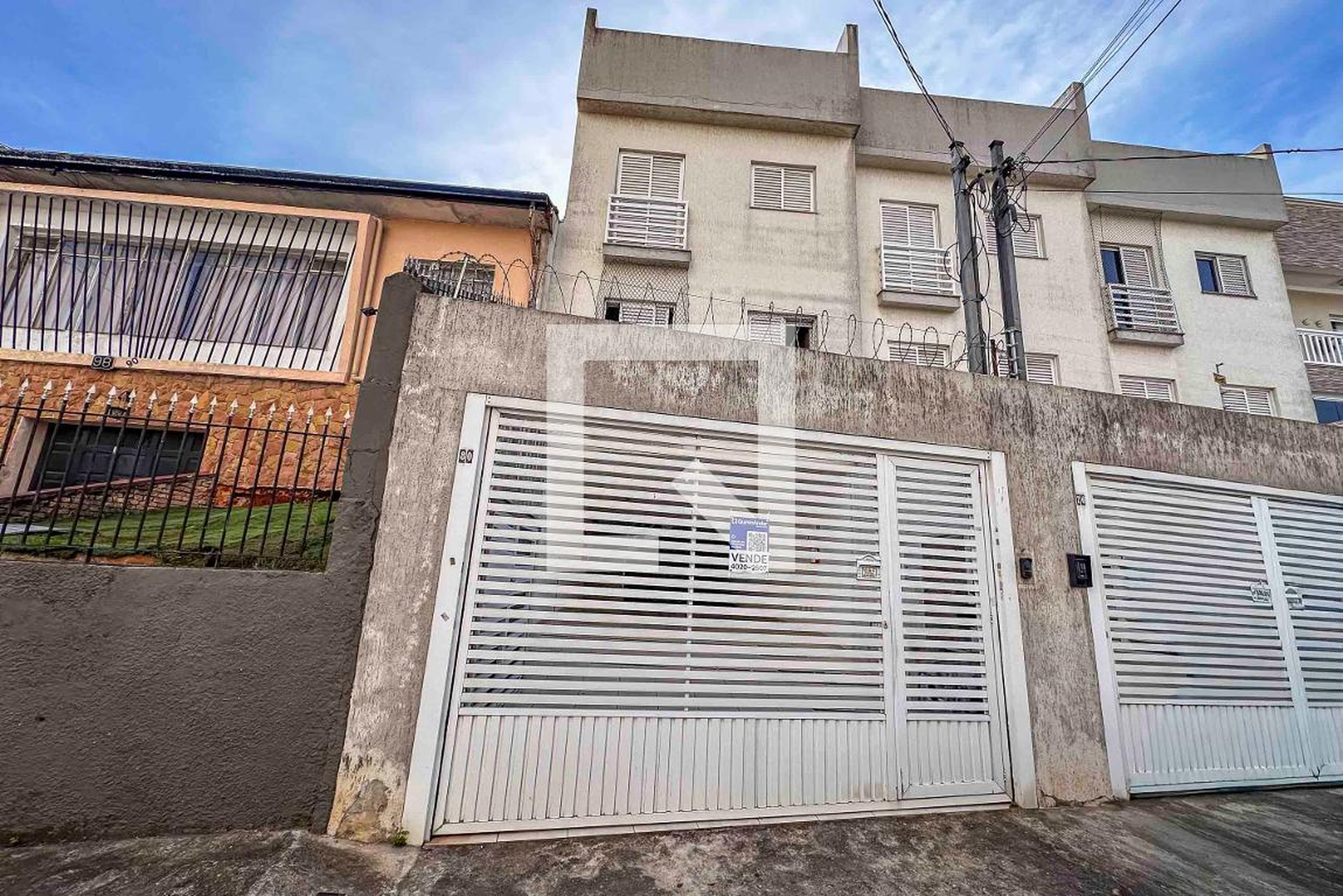 Fachada Condomínio em Rua Adolfo Laves, 80