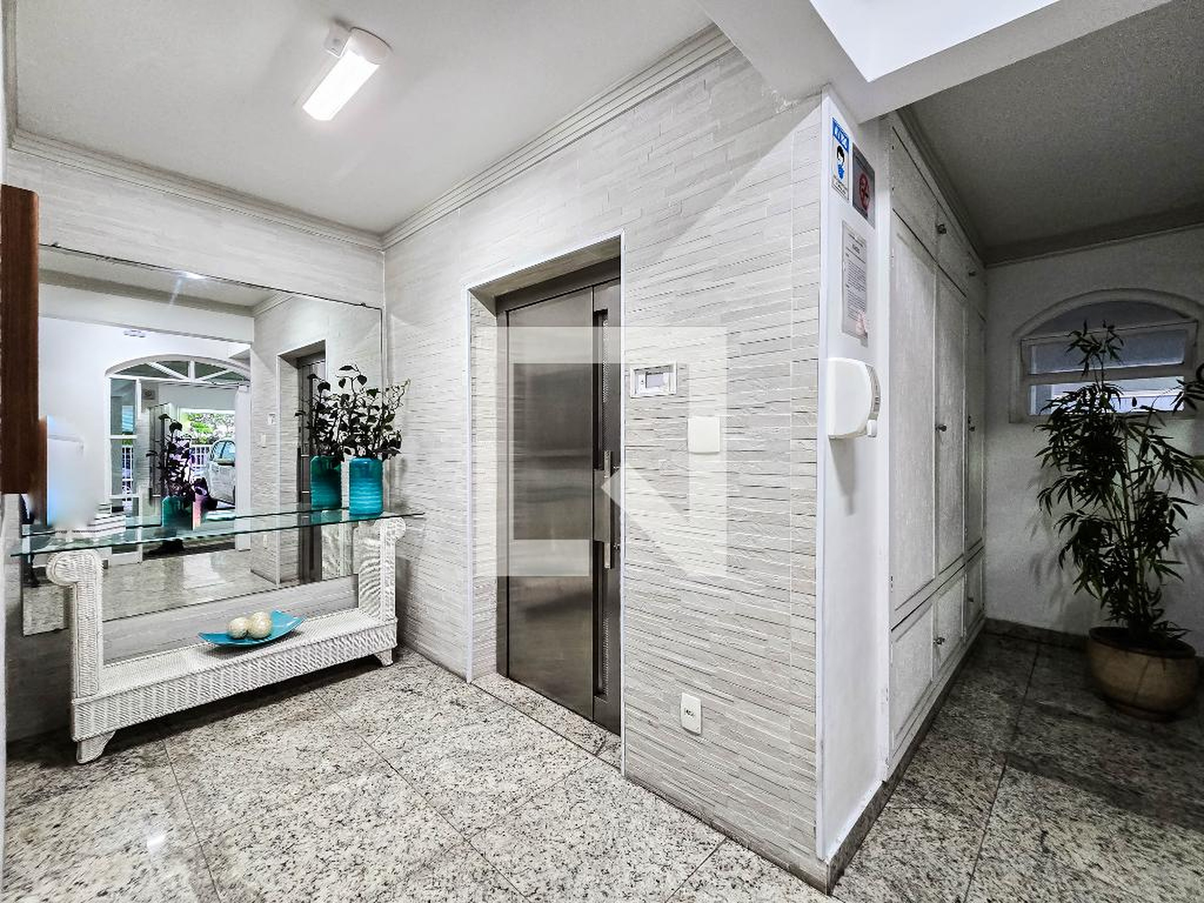 Hall de entrada Condomínio em Rua Doutor Vítor de Lamare, 189