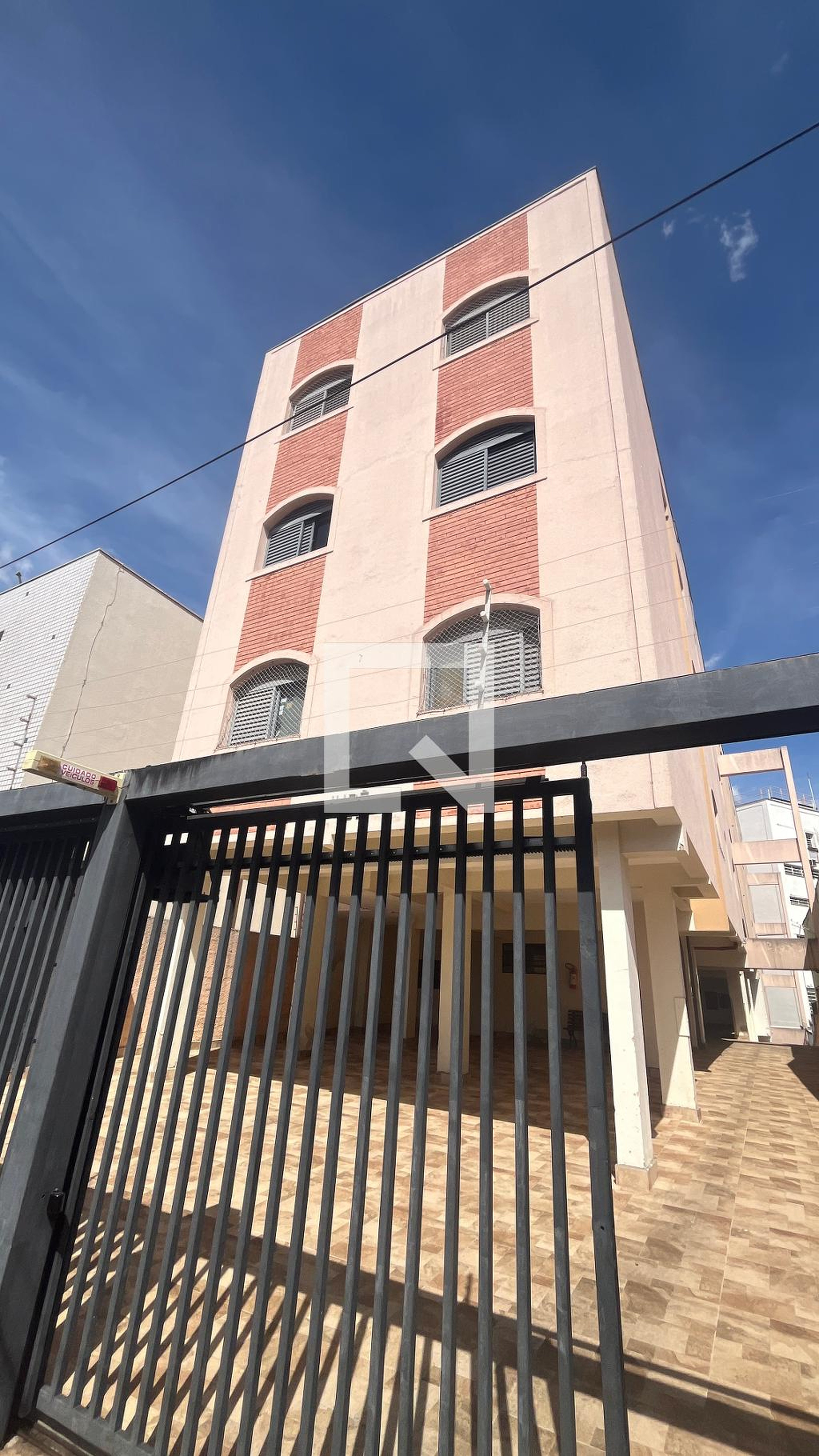 Fachada Condomínio em Rua Erasmo Braga, 1123