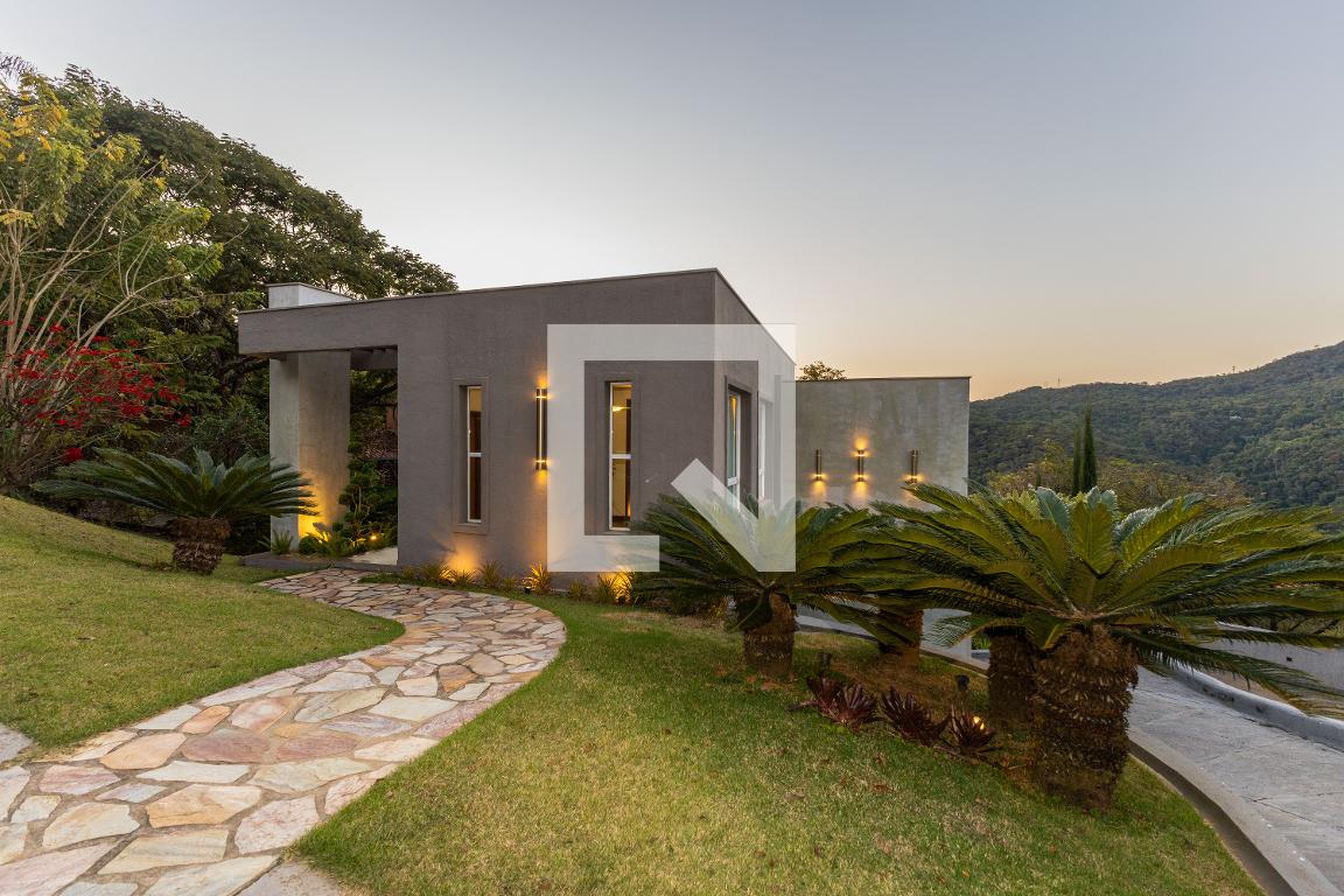 Fachada Condomínio em Rua Dezoito, 81