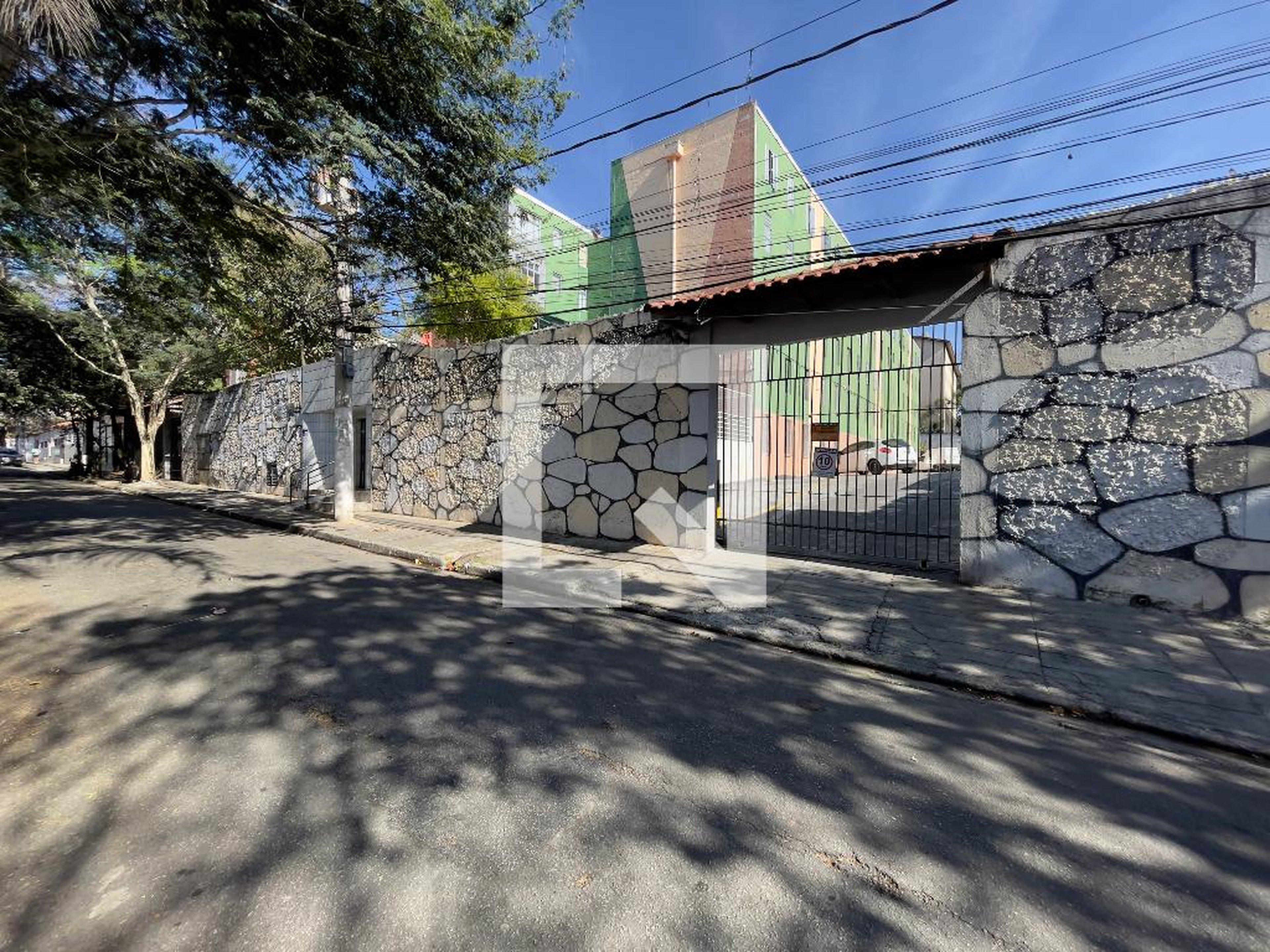 Fachada Condomínio Platanos IV