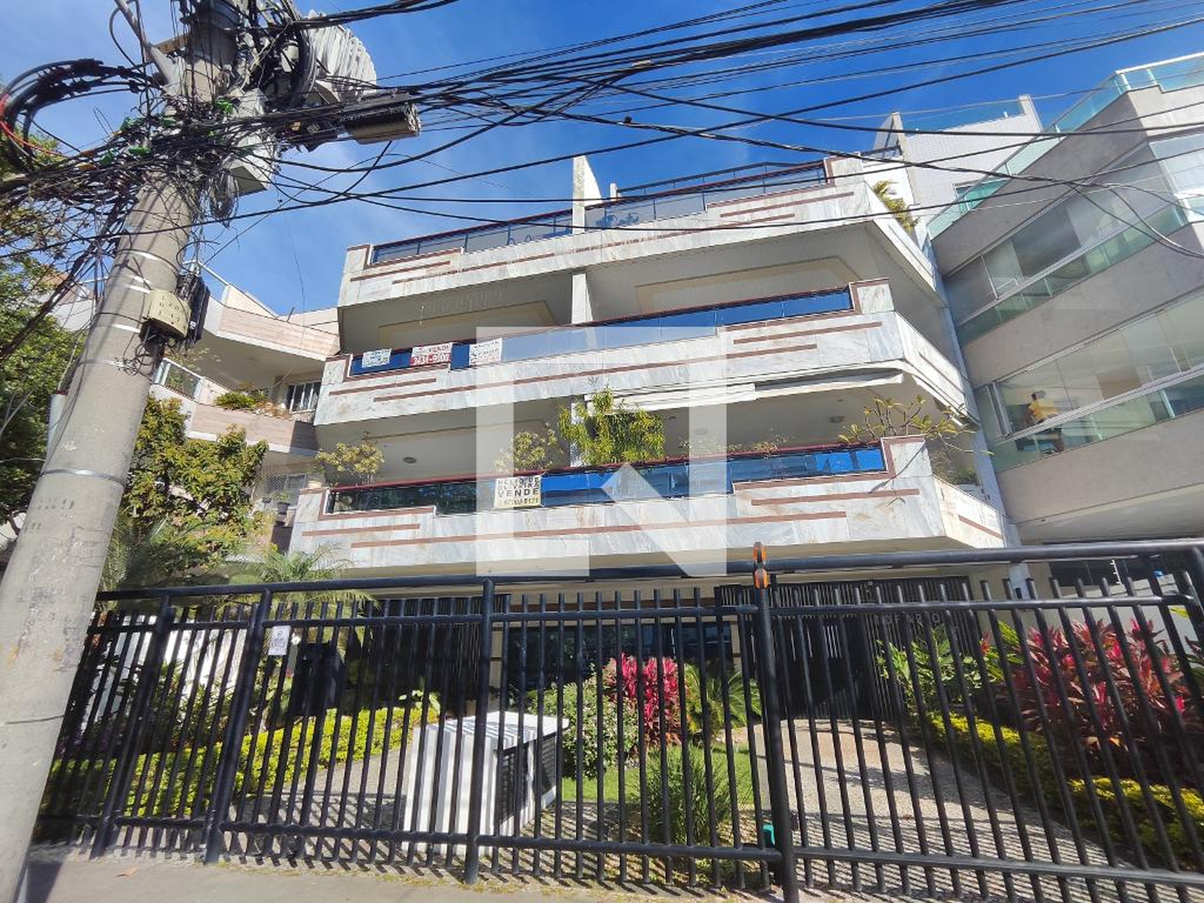 Fachada Condomínio em Rua Roberval Cordeiro de Farias, 441