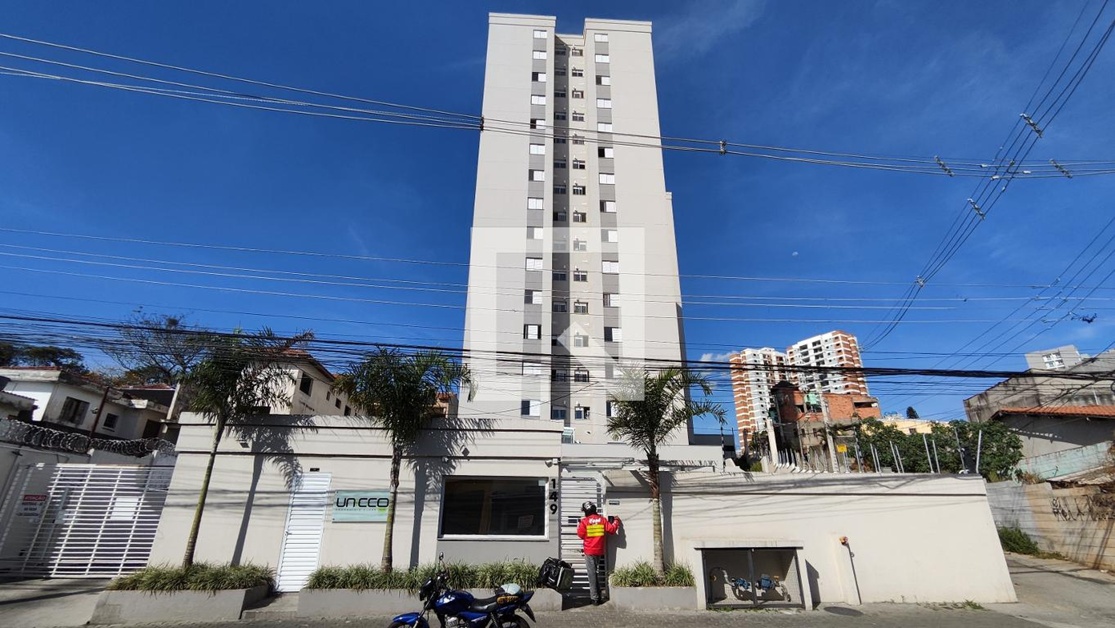 Fachada Condomínio Unicco Poá  Árbore