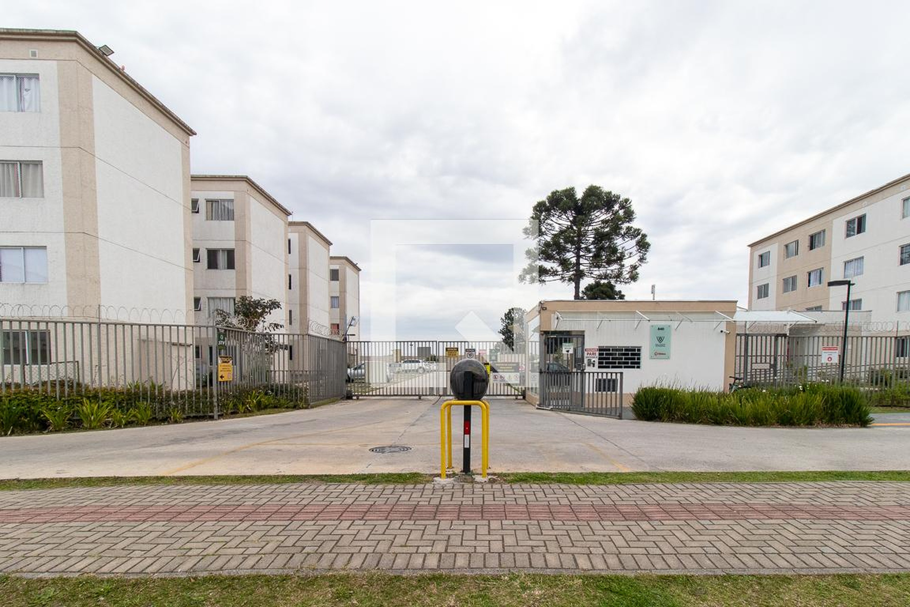 Fachada Condomínio em Rua Dolovico Pissaia, 802