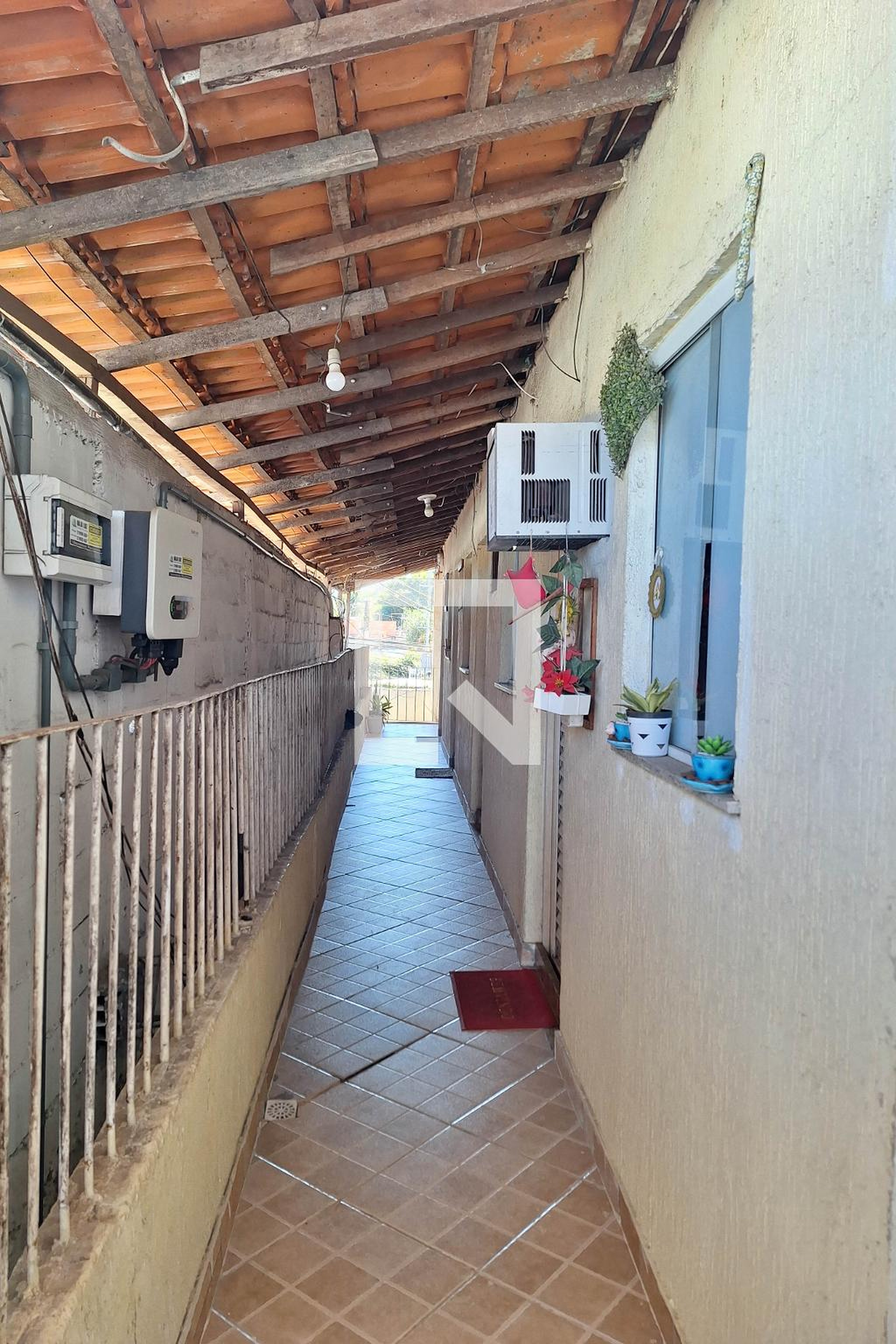 Fachada Condomínio em Rua Leonor da Glória, 12