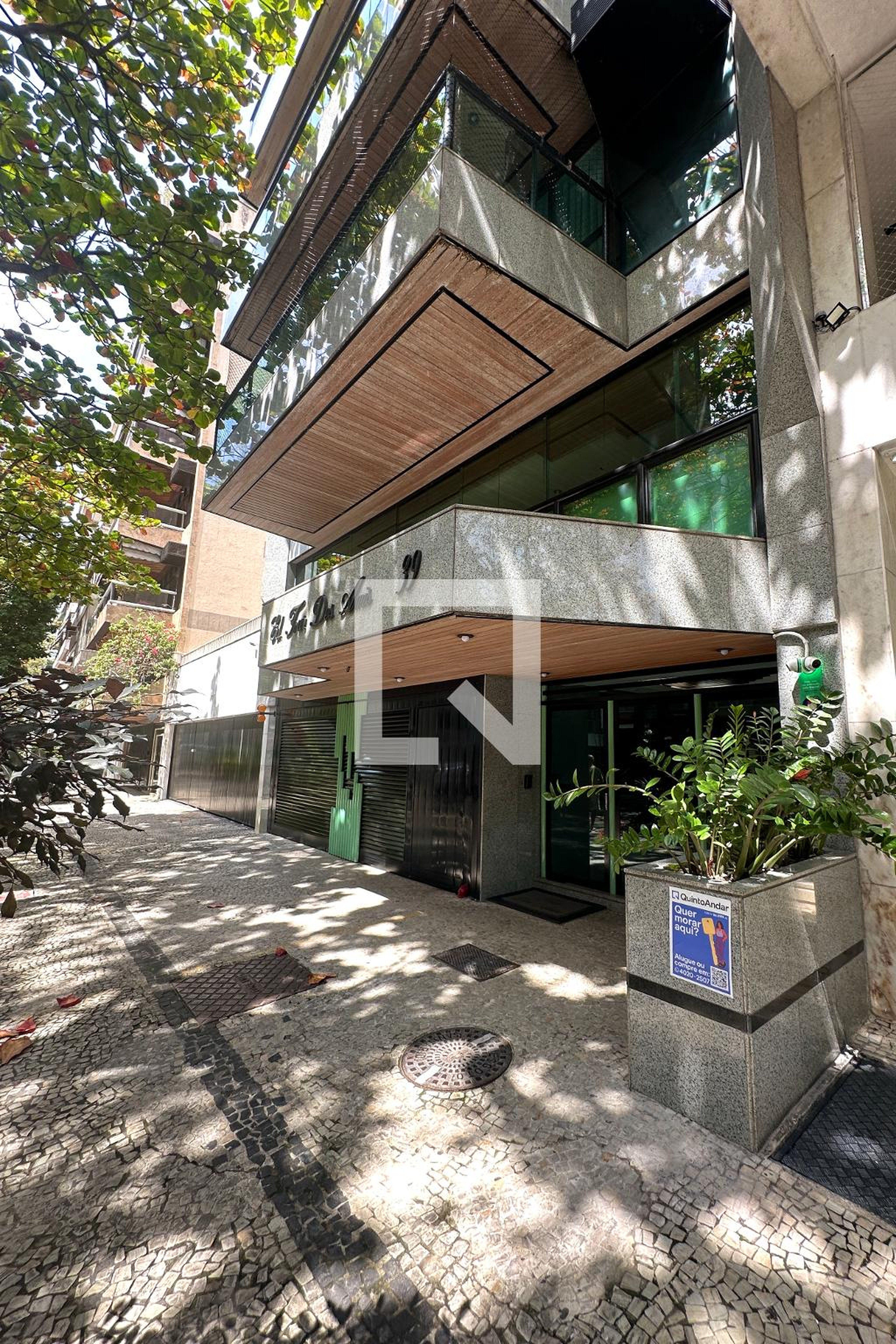 Fachada Condomínio em Rua Redentor, 39