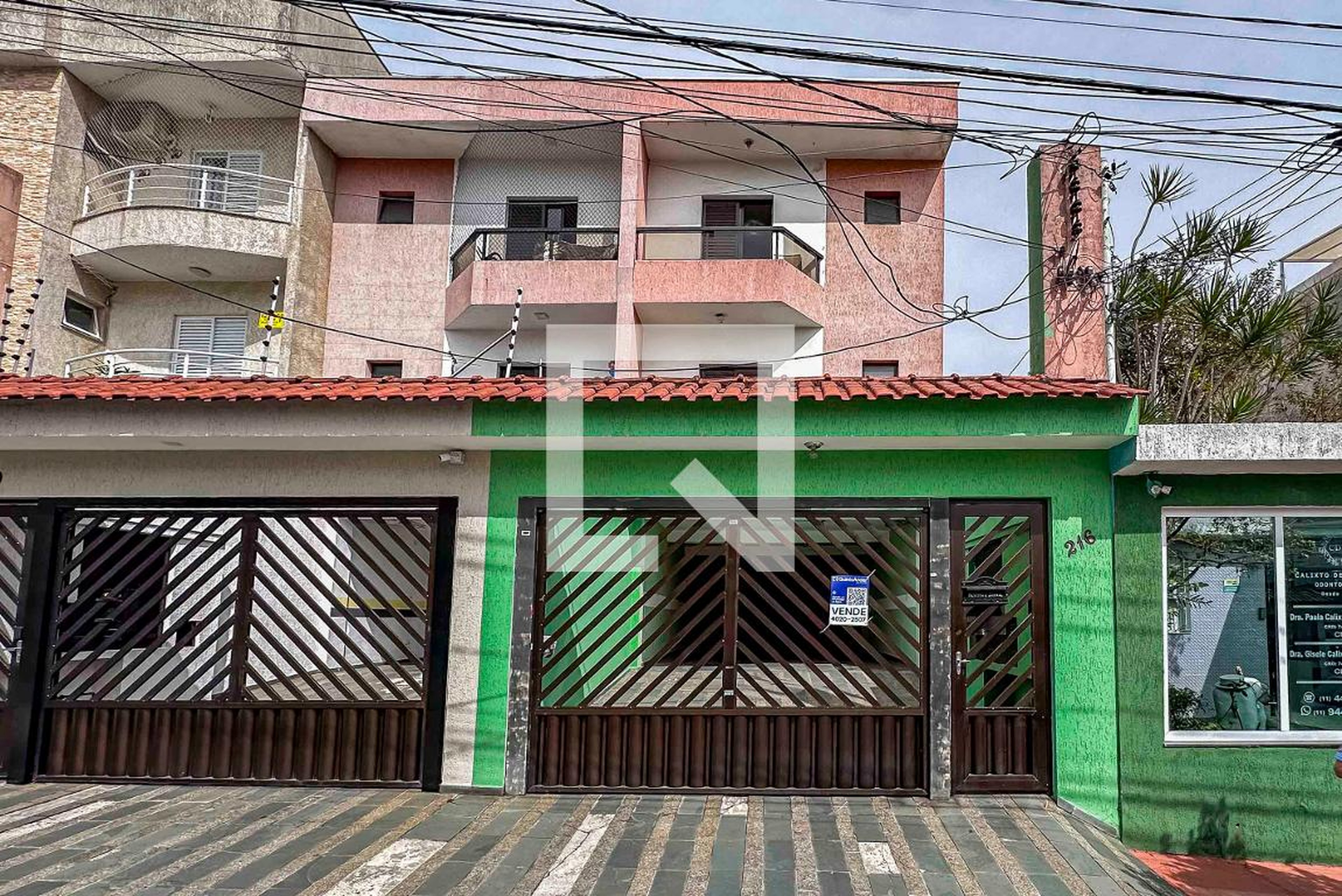 Fachada Condomínio em Rua Clélia, 216