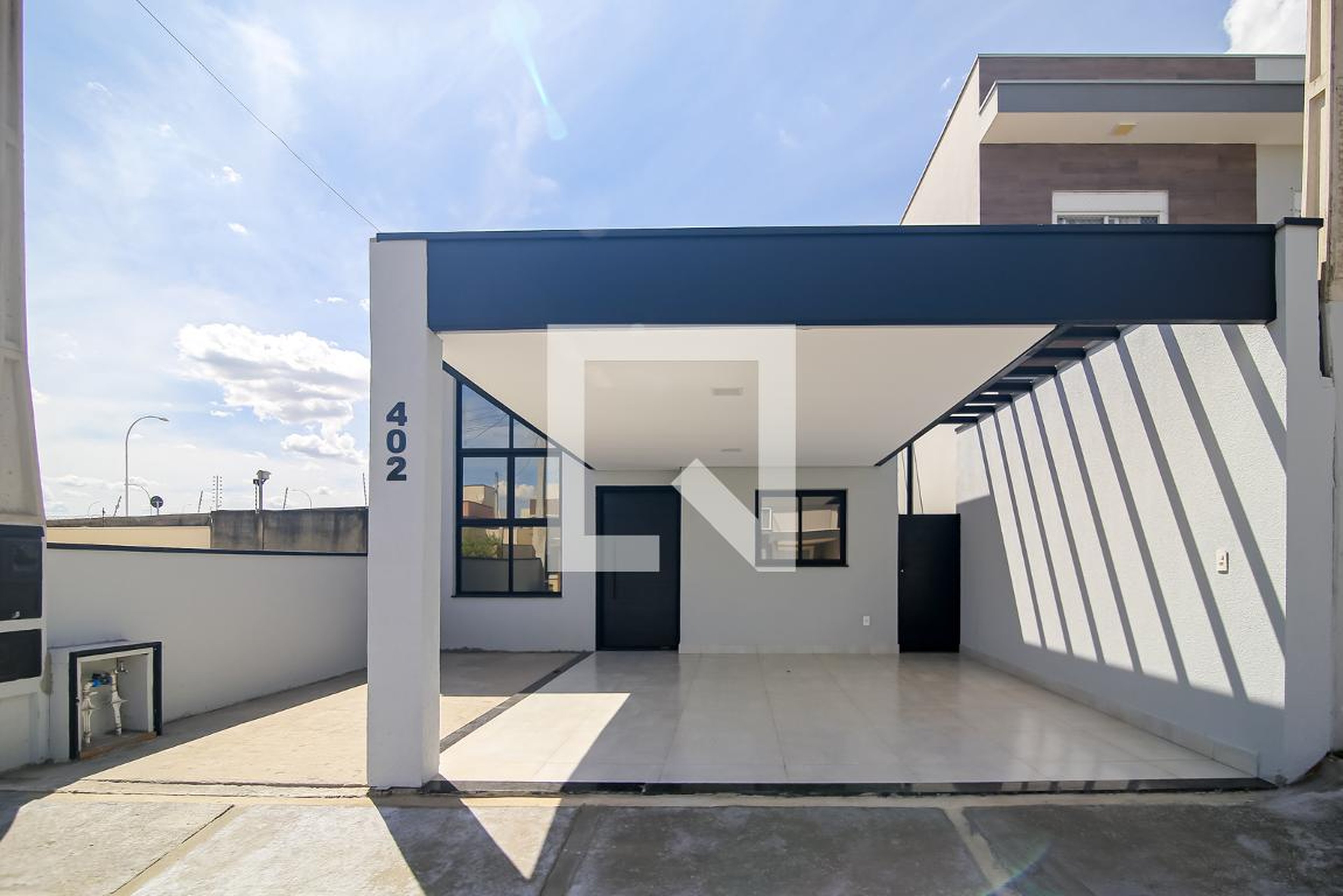 Fachada Condomínio em Rua Pedro Moreira de Sousa, 402