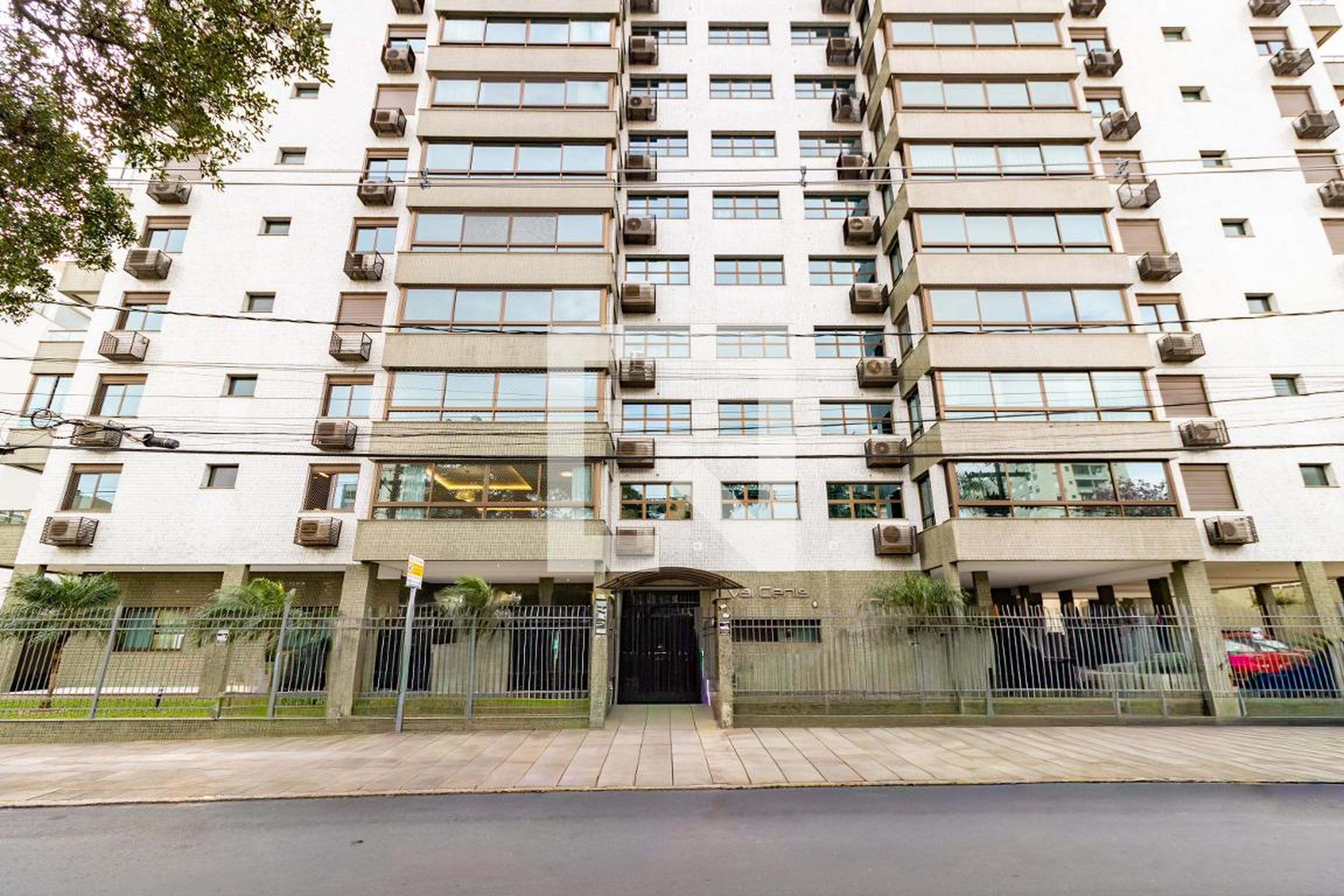 Fachada Condomínio em Rua Doutor Armando Barbedo, 1172