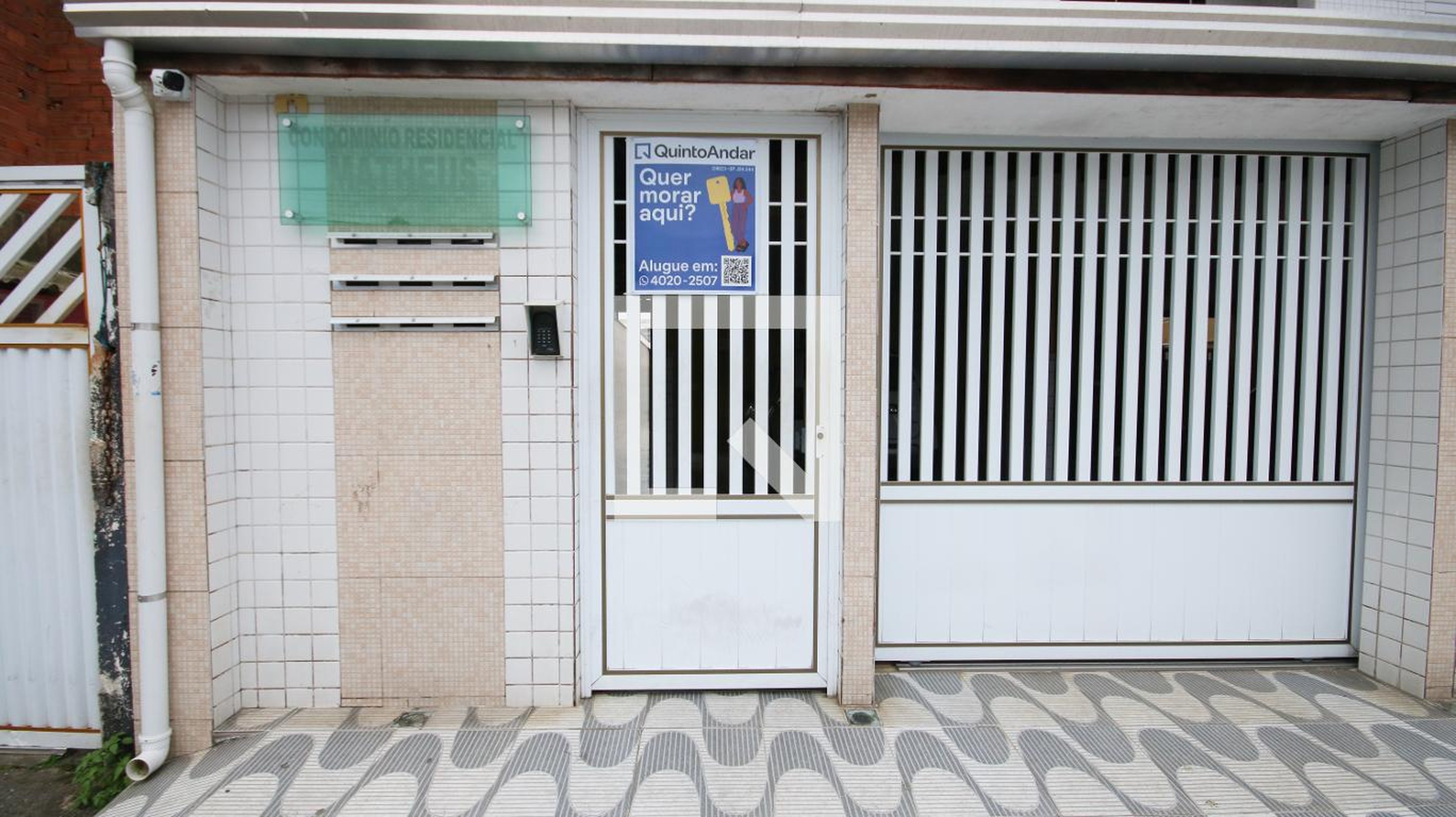 Fachada Condomínio em Rua Amara Ambrosina dos Santos, 76