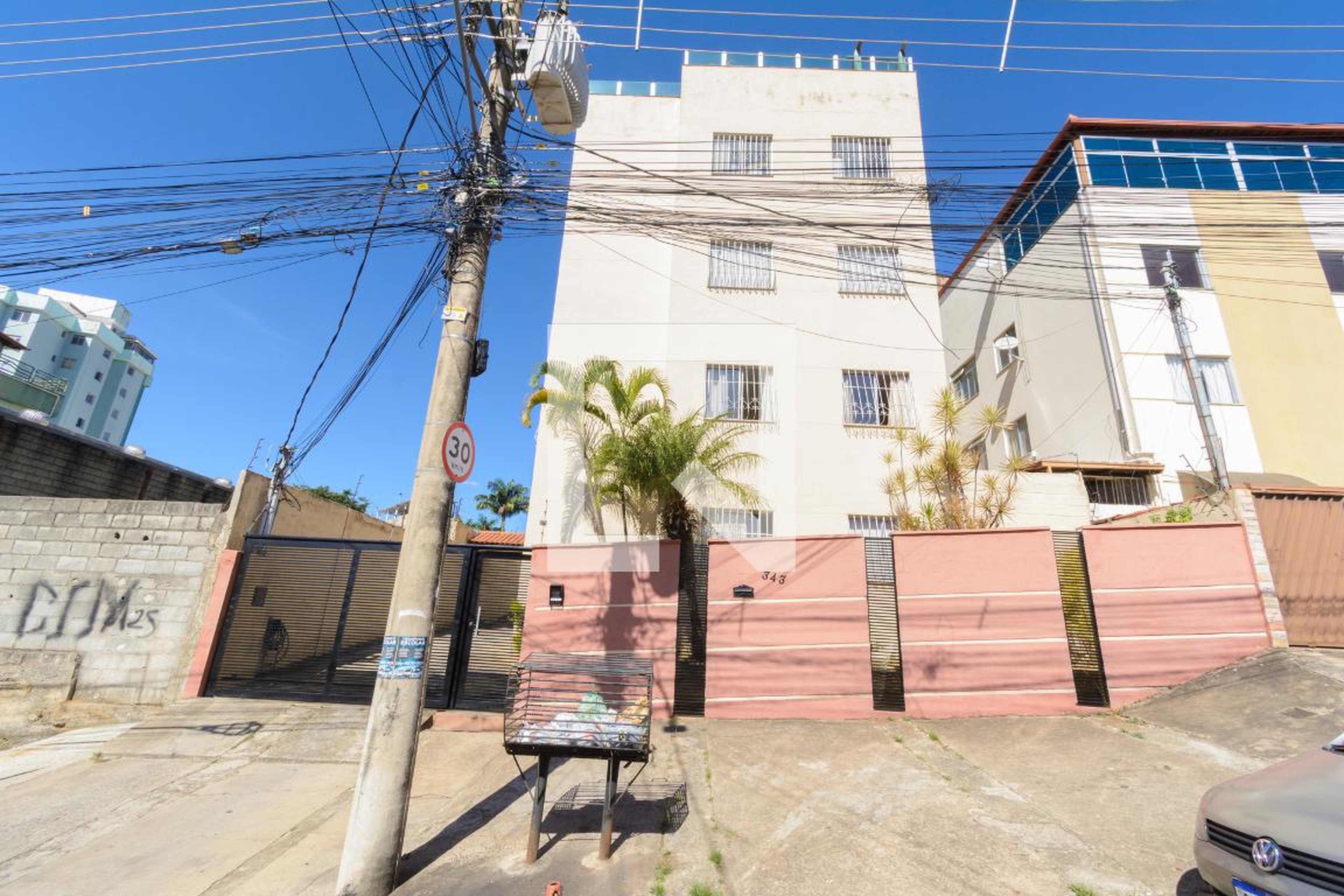 Fachada Condomínio em Rua Leônis, 343