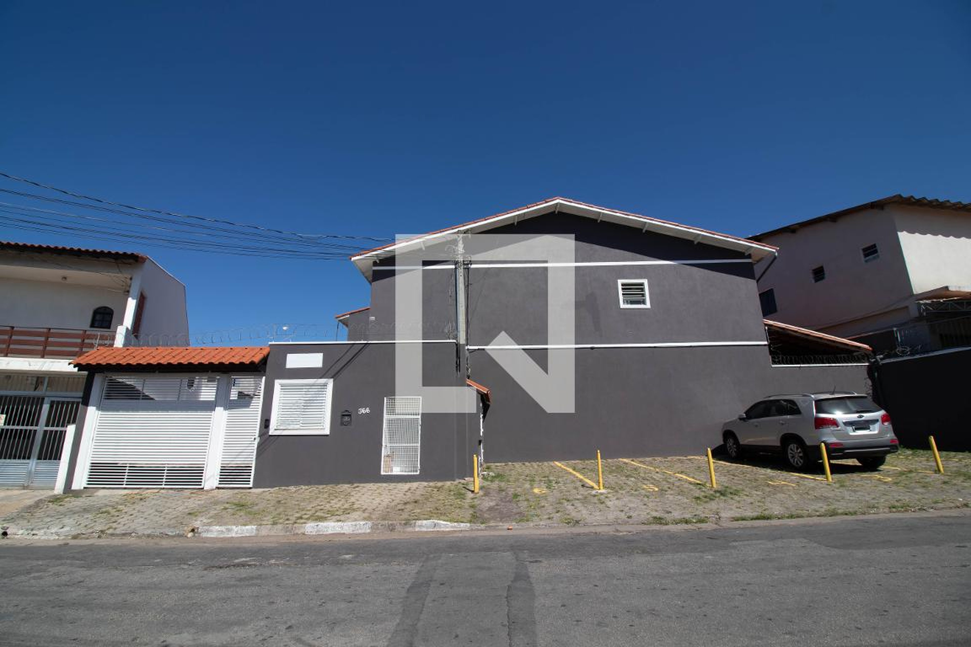 Fachada Condomínio em Rua Serranopolis, 366