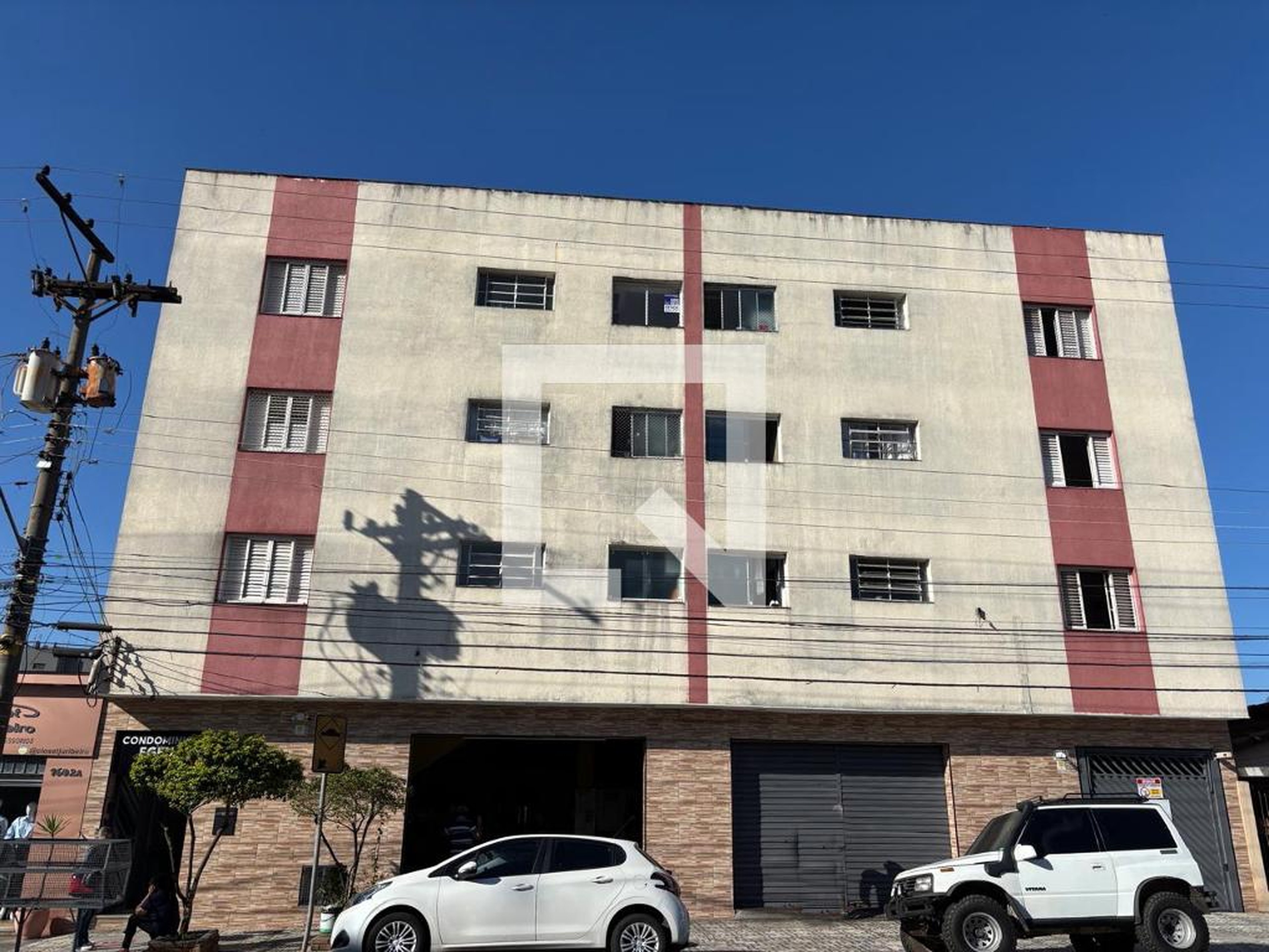 Fachada Residencial e Comercial Denominado Egeu