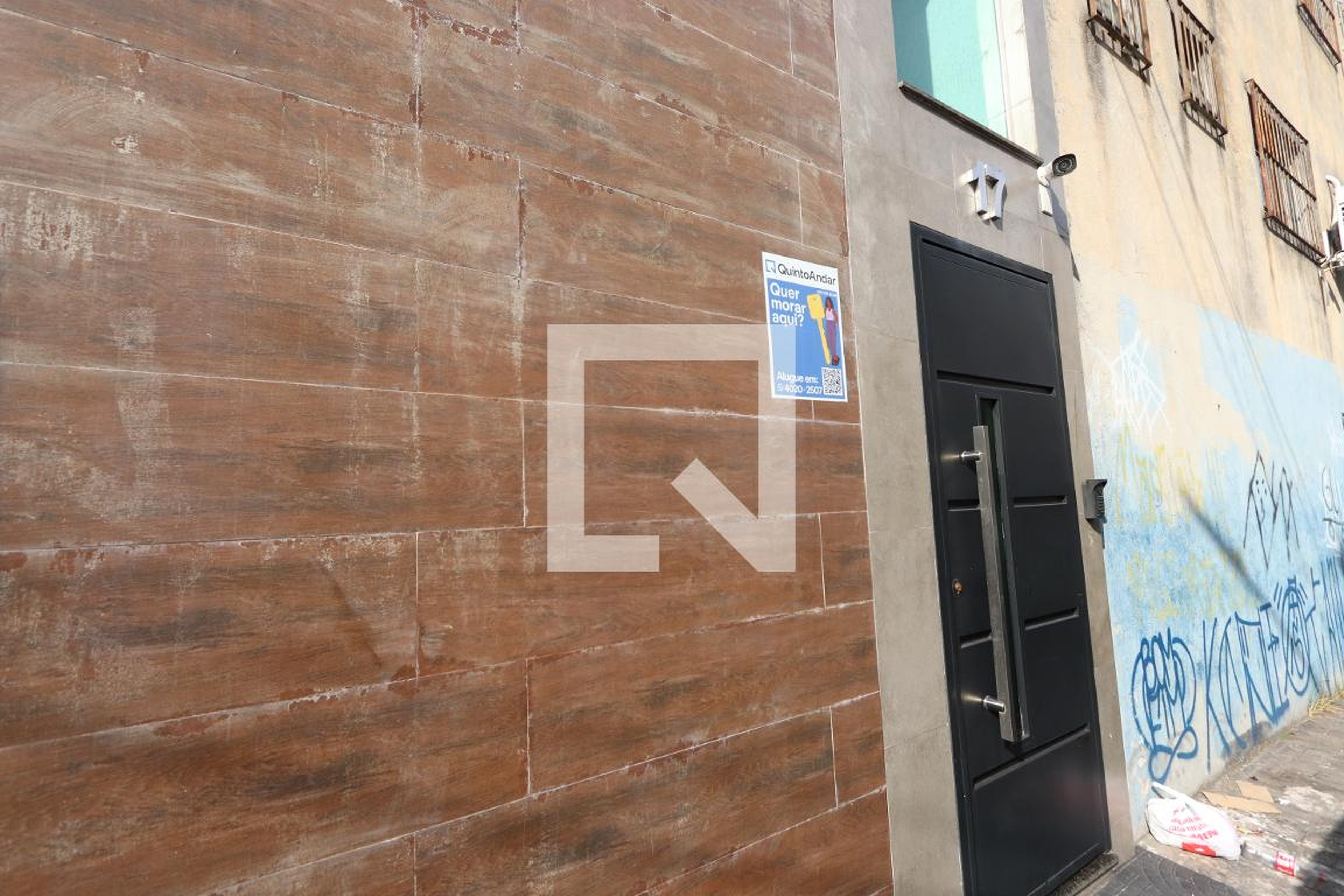 Fachada Condomínio em Rua Avelino Carvalho, 17