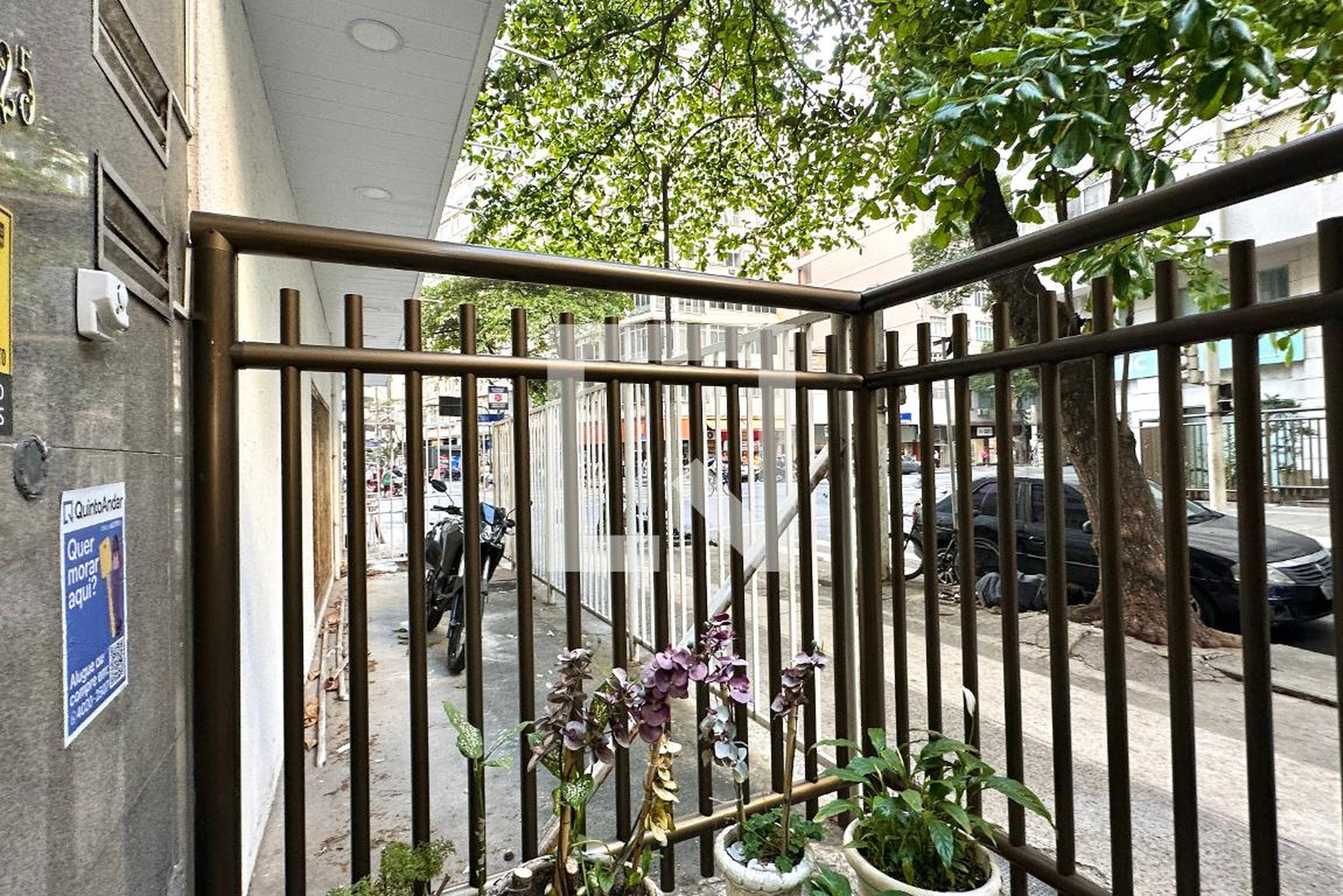 Fachada Condomínio em Rua Sá Ferreira, 25