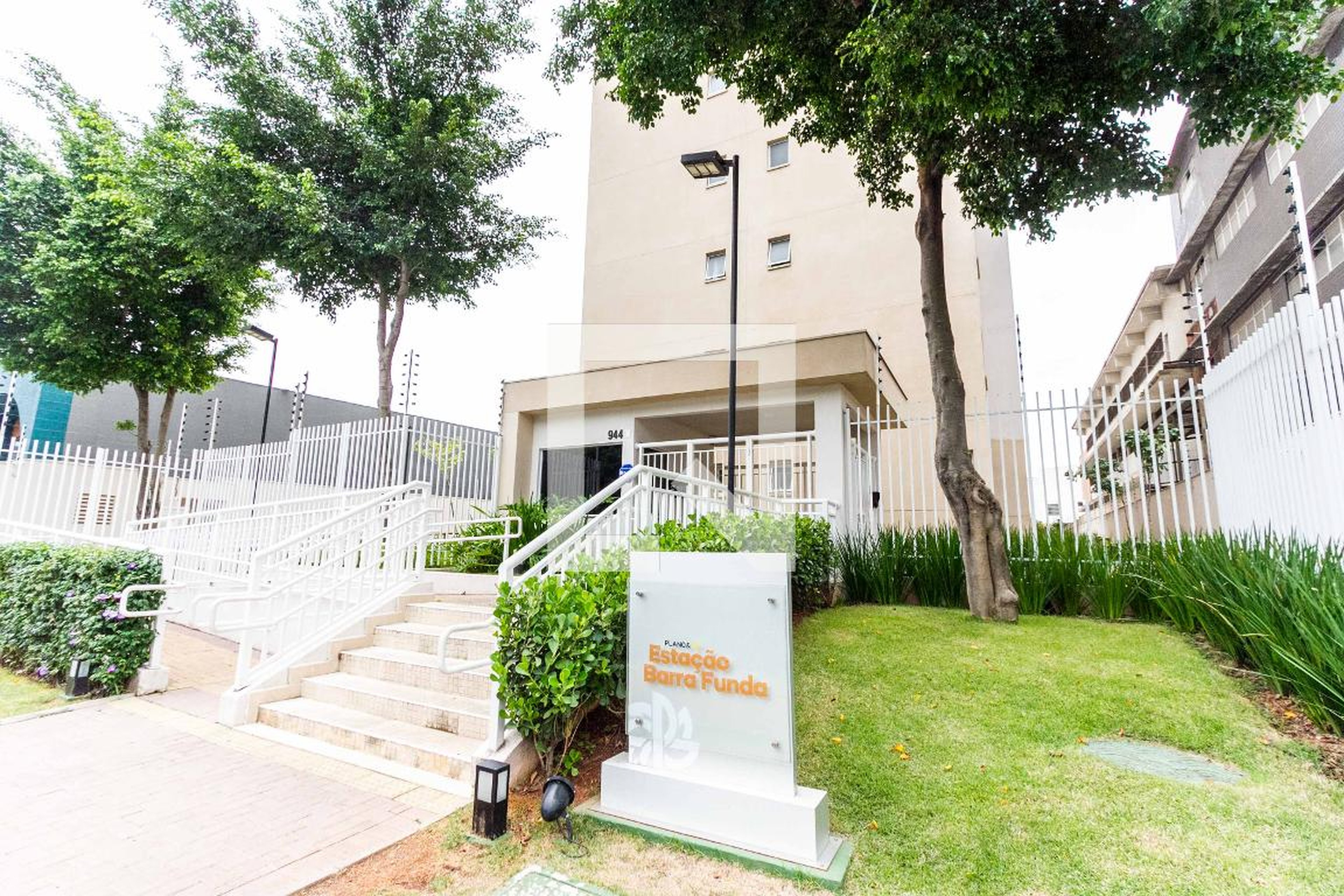 Fachada do Condomínio Condomínio Plano e Plano & Estação Barra Funda