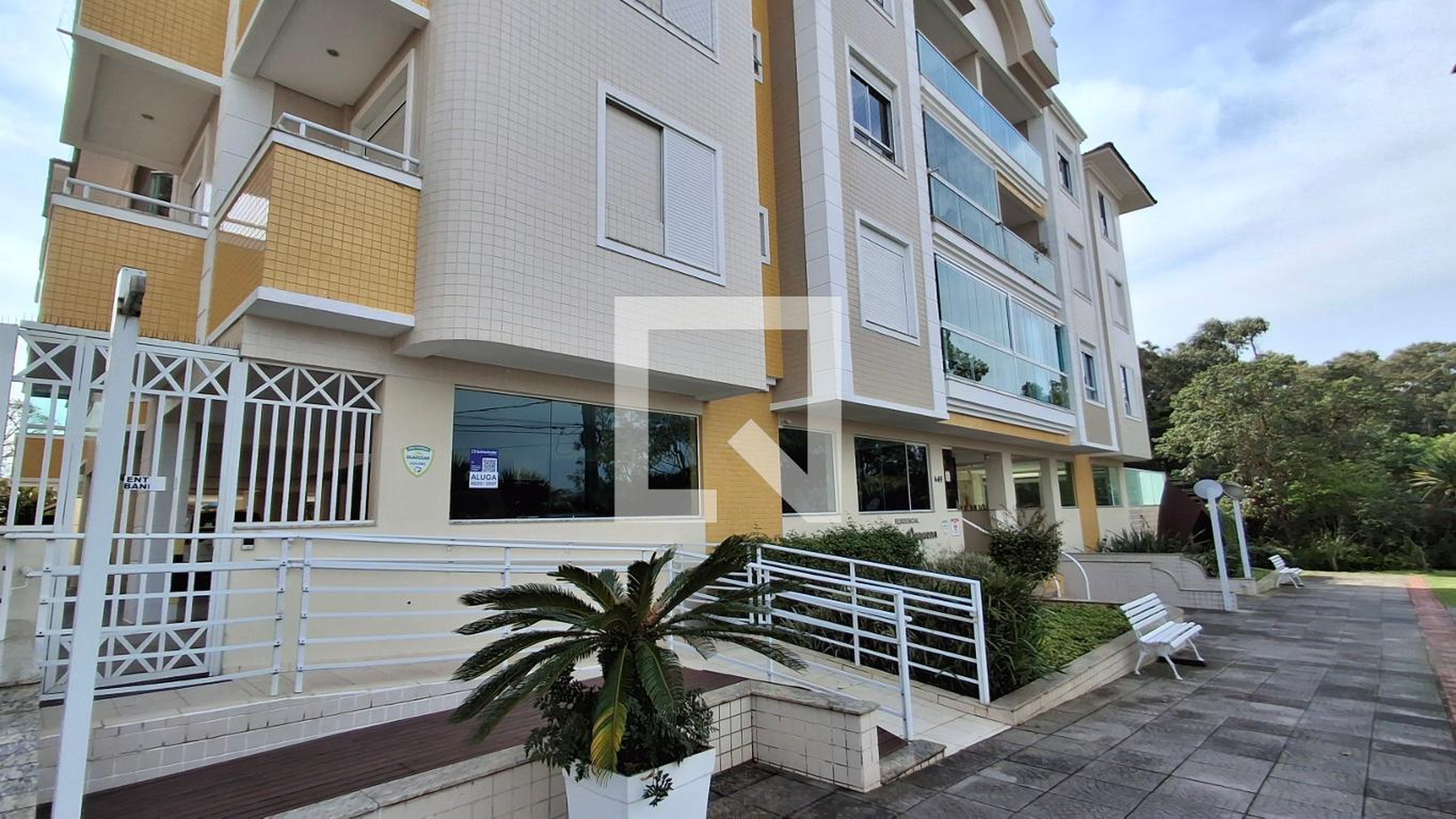 Fachada Condomínio Particular