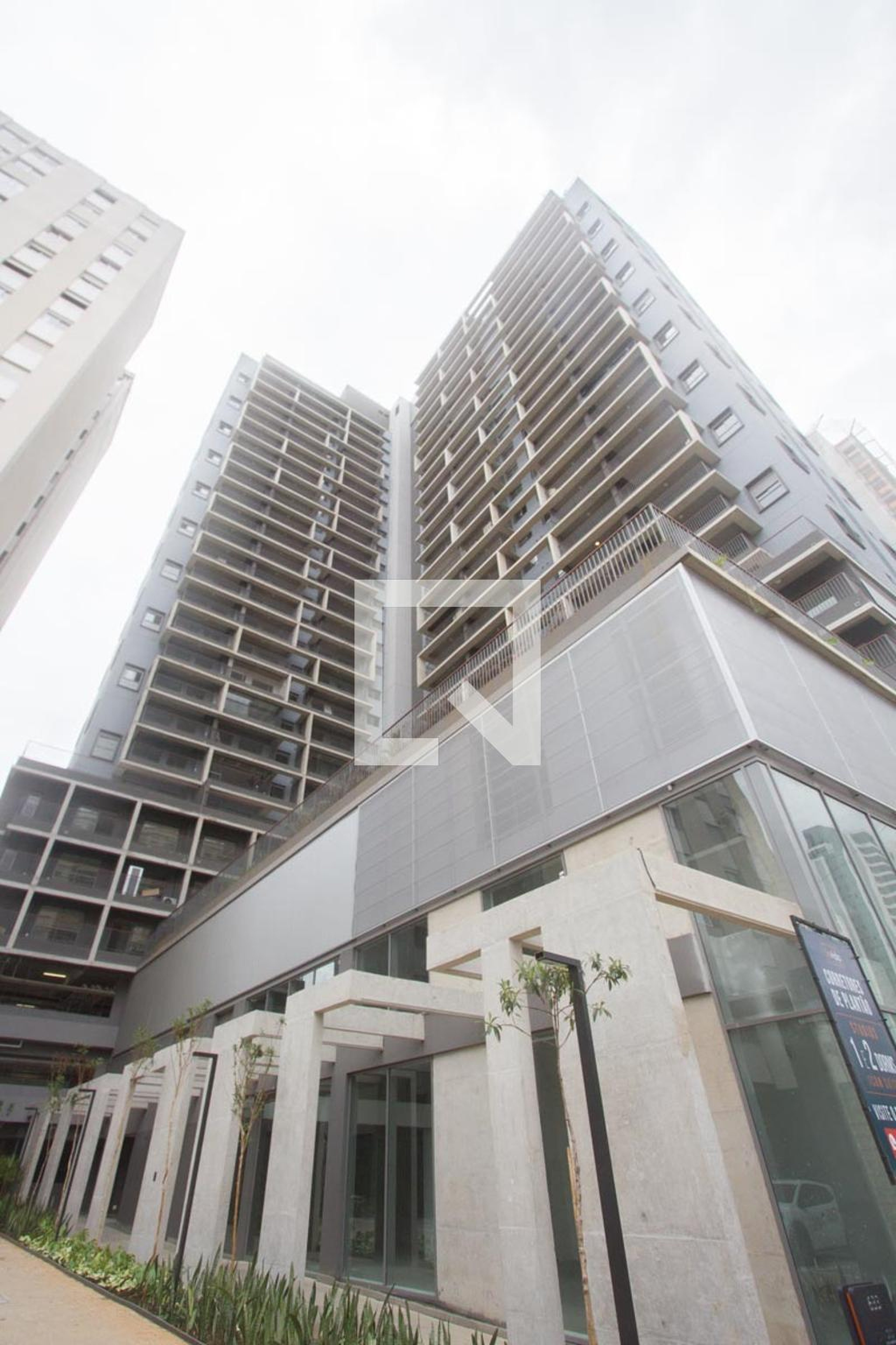 Fachada Condomínio em Rua do Estilo Barroco, 622