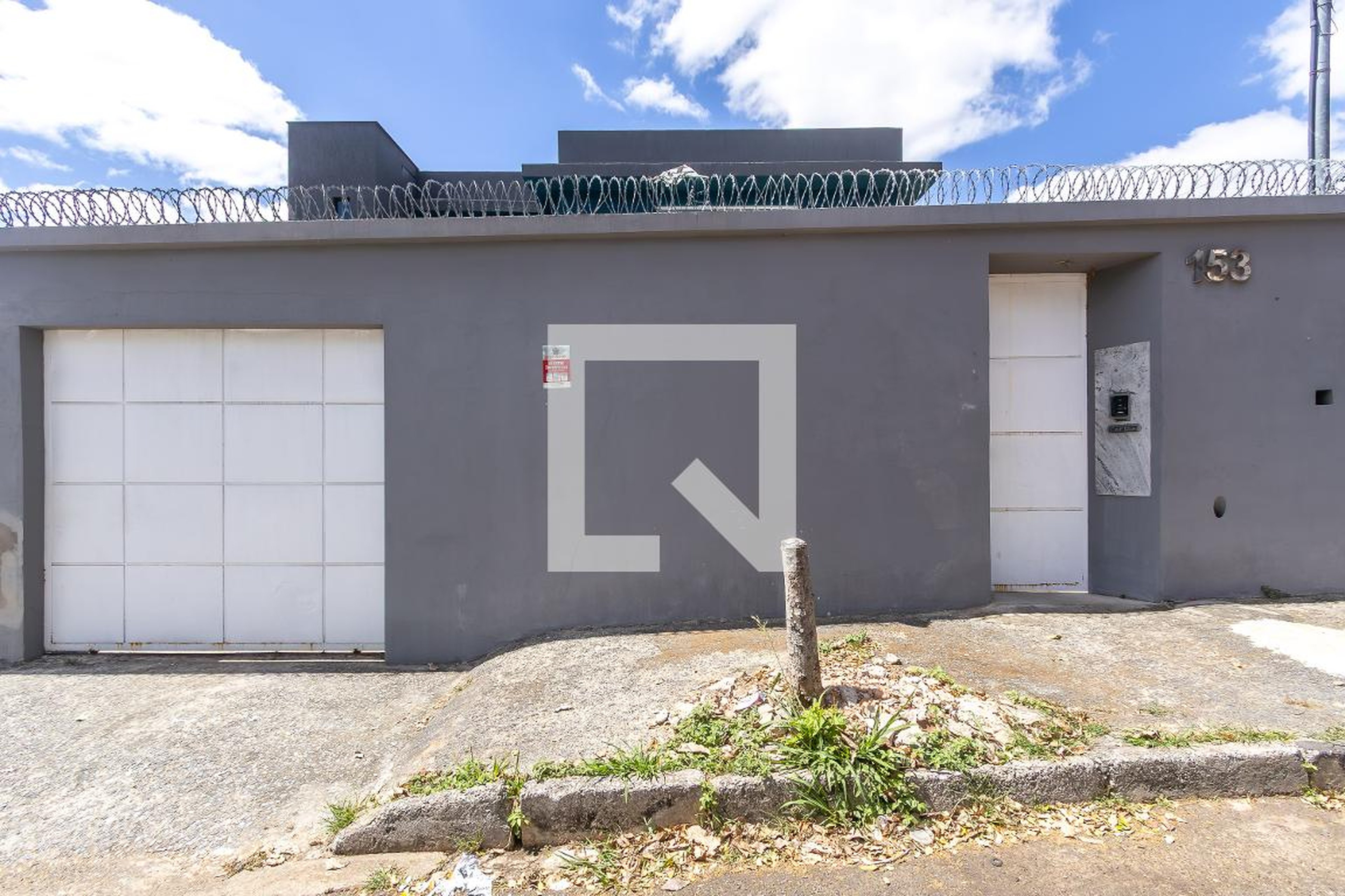 Fachada Condomínio em Rua Olbiano Sausmikat, 153