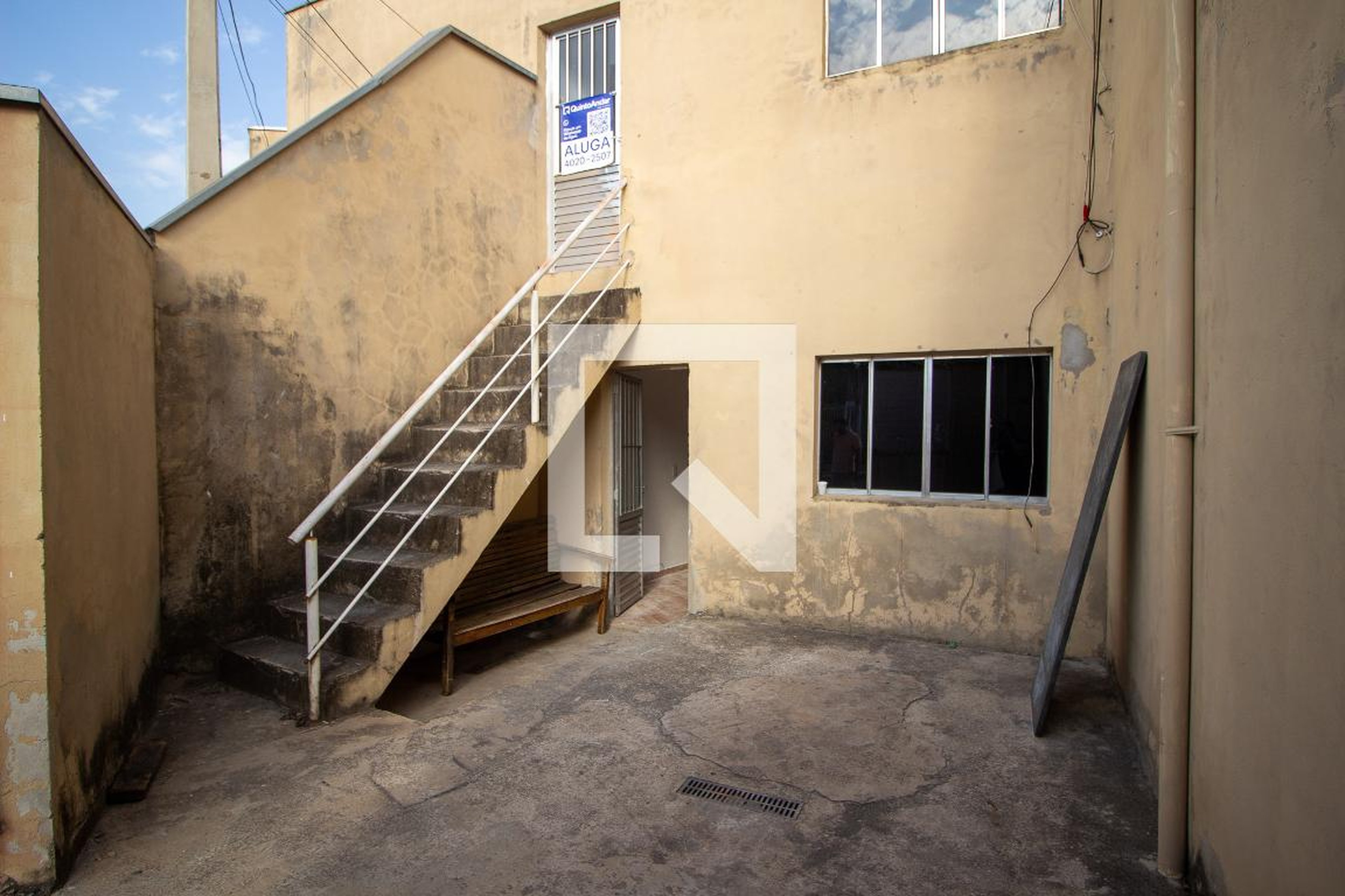 Fachada Condomínio em Rua José Maria Lopez Pudas, 13