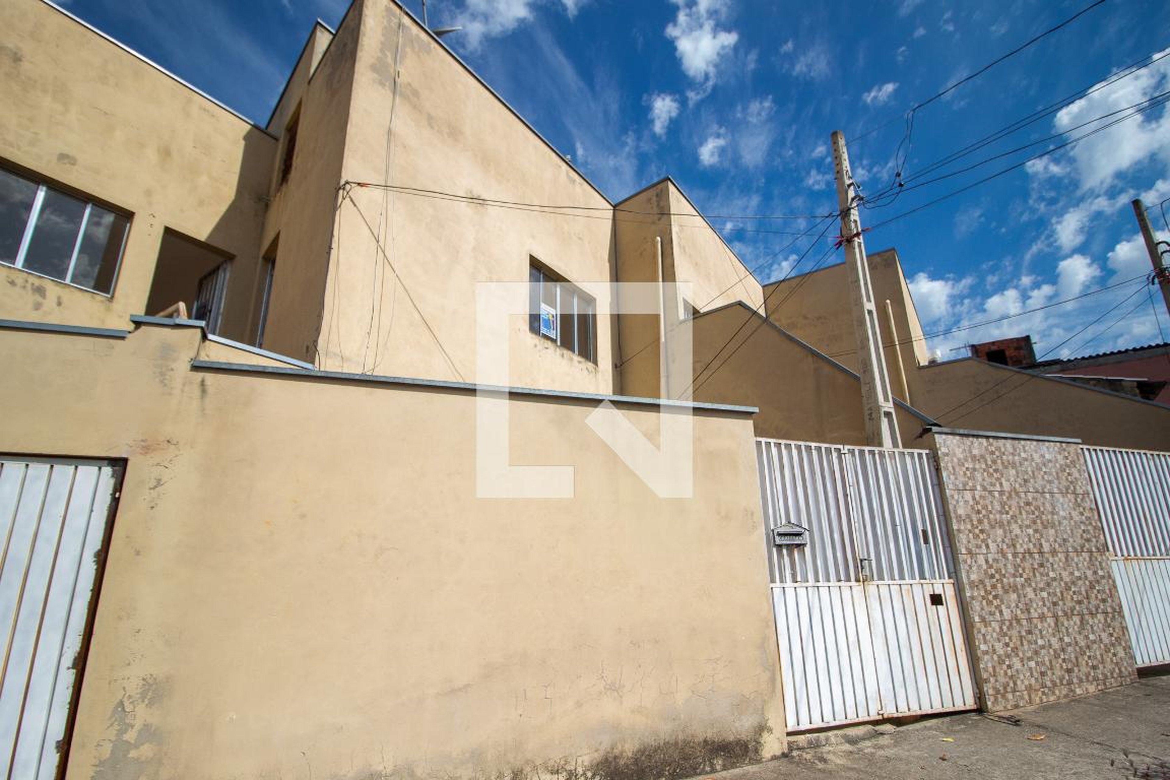 Fachada Condomínio em Rua José Maria Lopez Pudas, 10