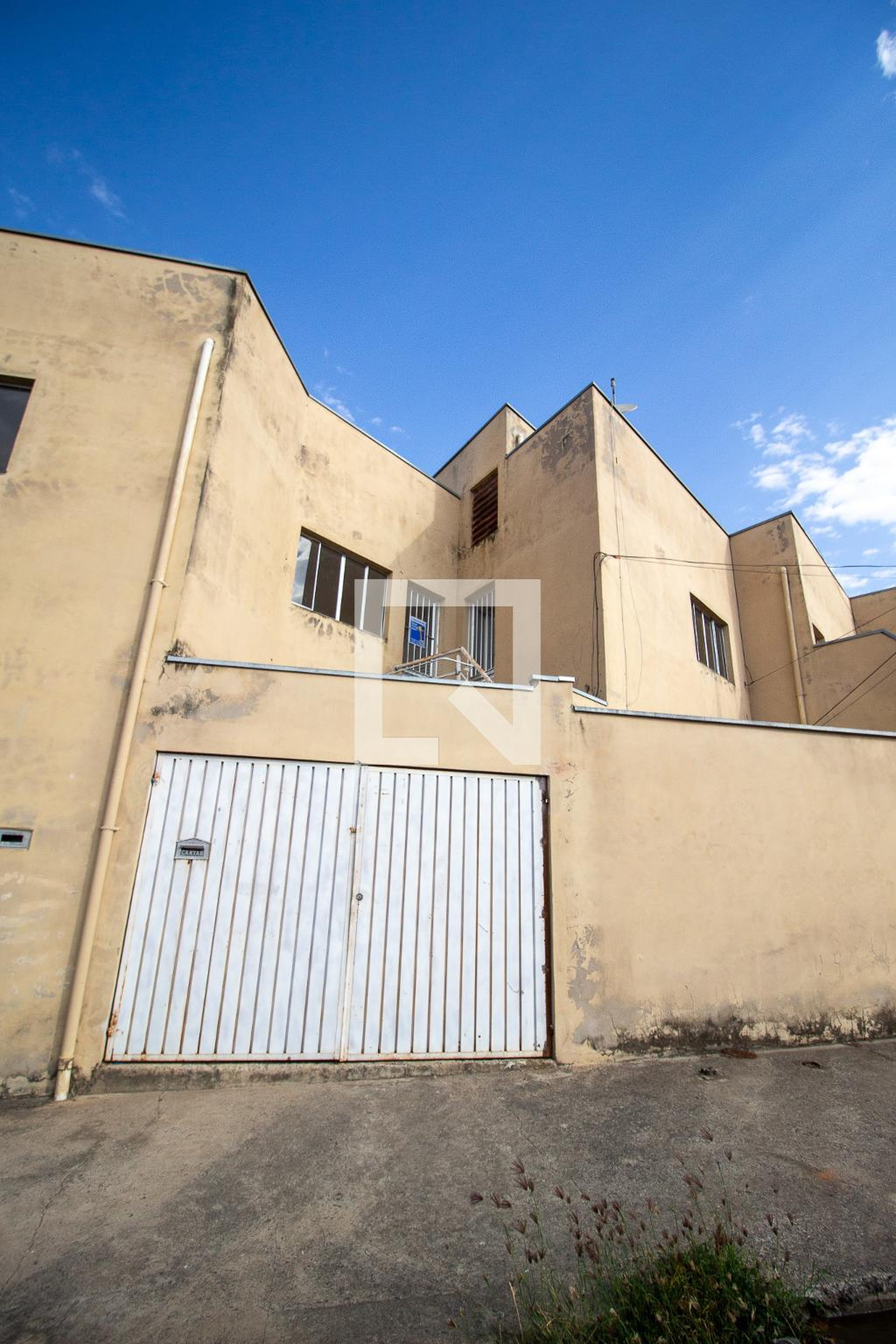 Fachada Condomínio em Rua José Maria Lopez Pudas, 15