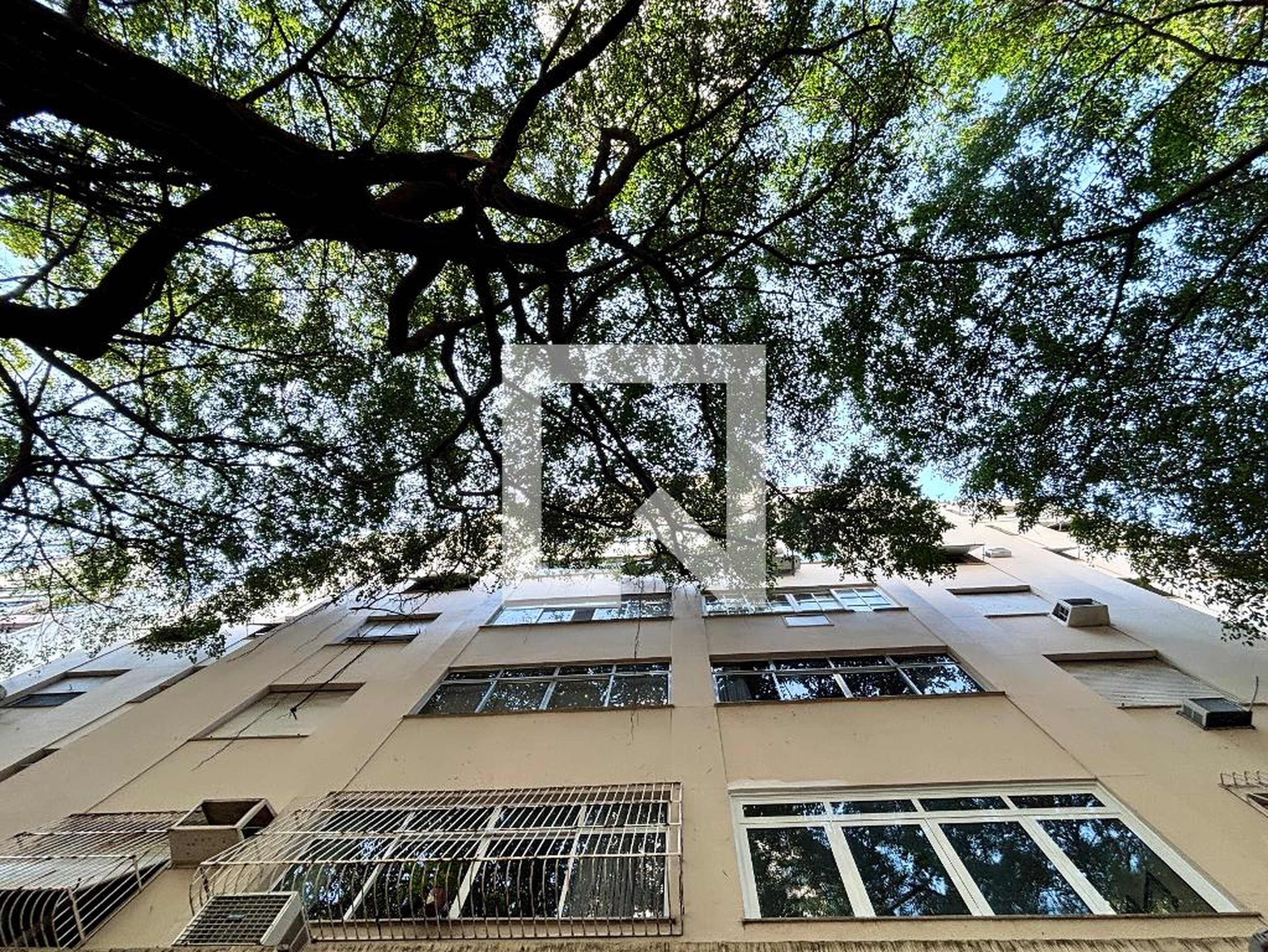 Fachada Condomínio em Rua Visconde de Pirajá, 238