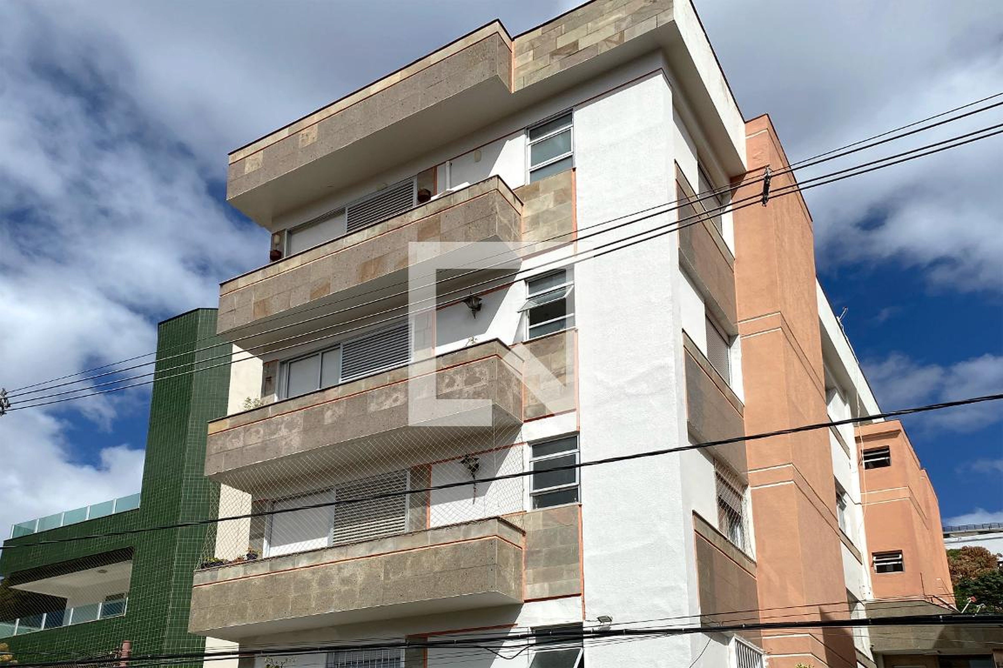 Fachada Condomínio em Rua Professor Júlio Mourão, 84