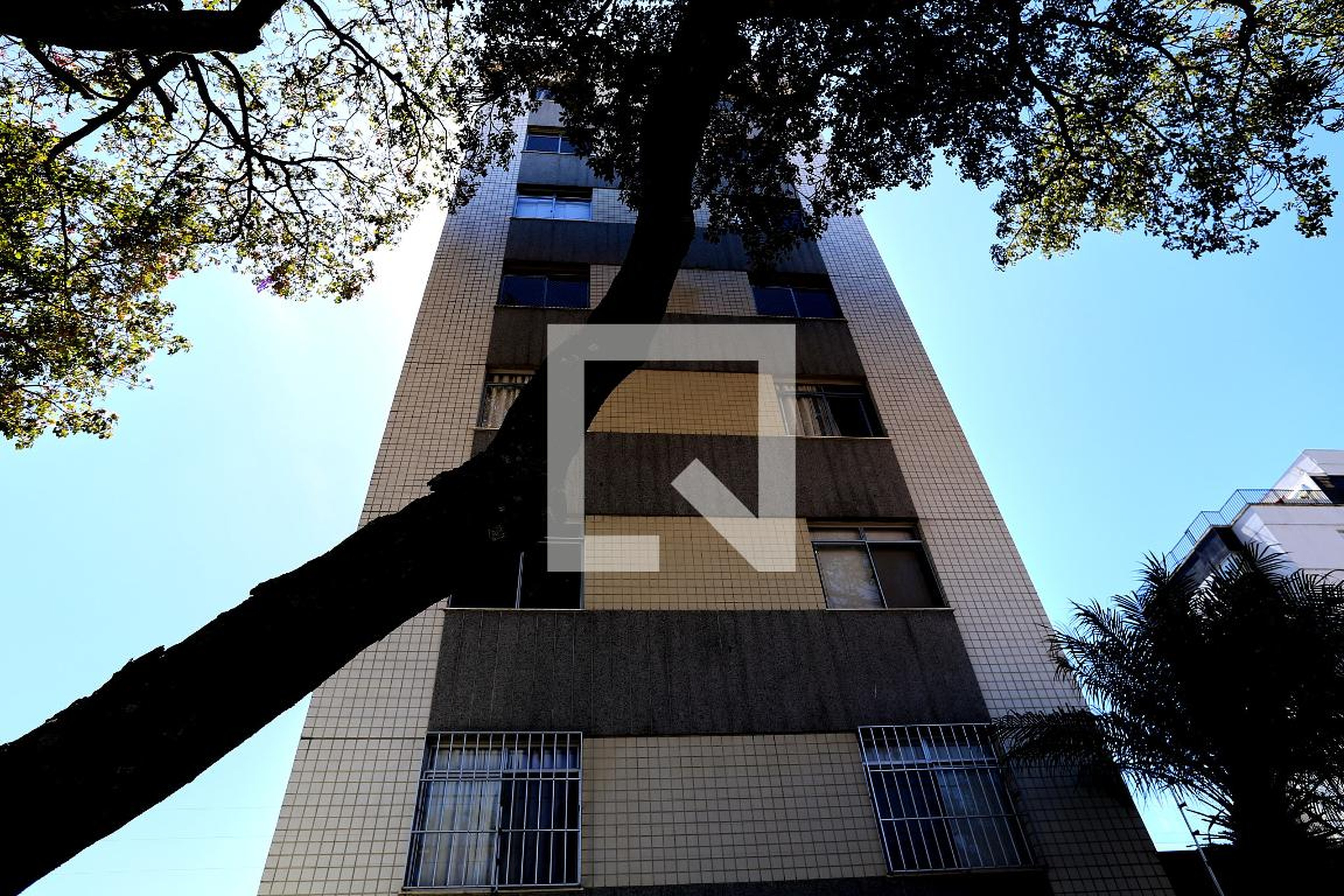 Fachada Condomínio em Rua Stela de Souza, 673