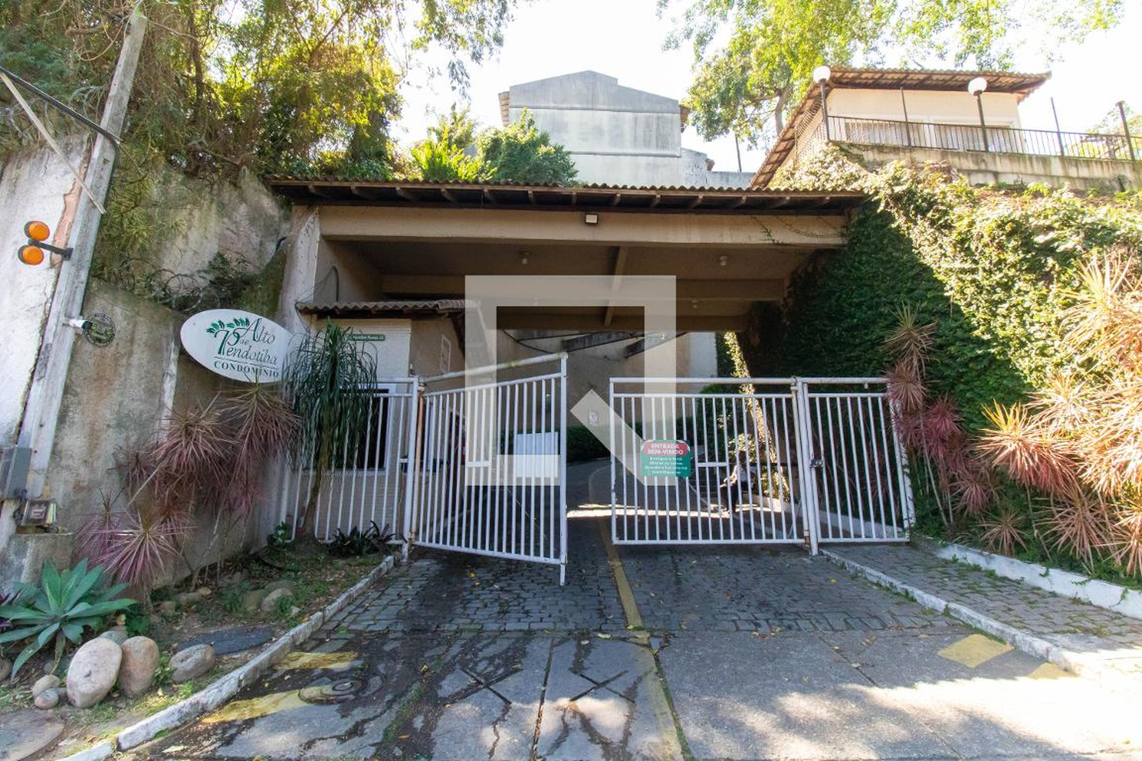 Fachada Condomínio Alto de Pendotiba