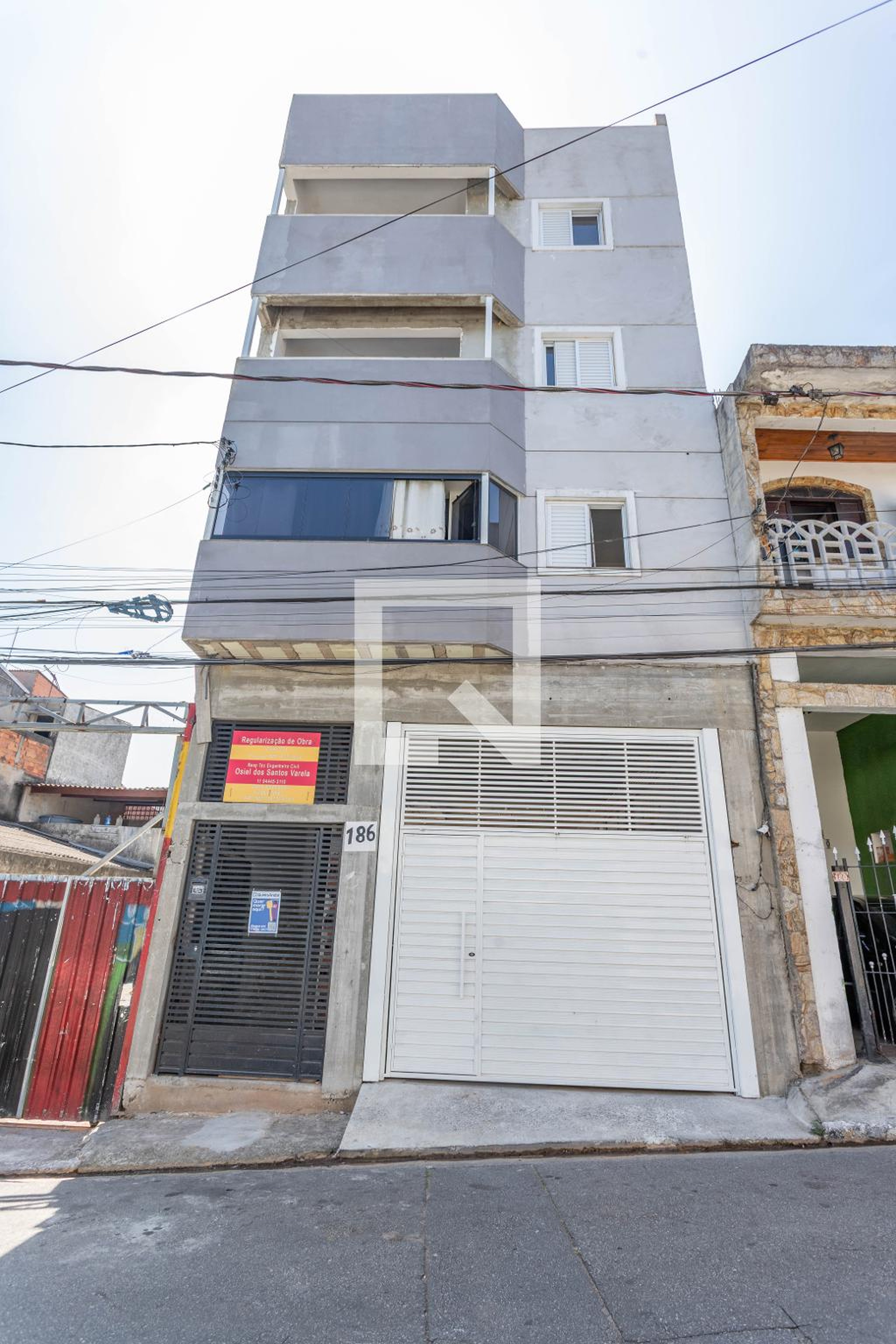 Fachada Condomínio em Rua Artur Bernardes, 186