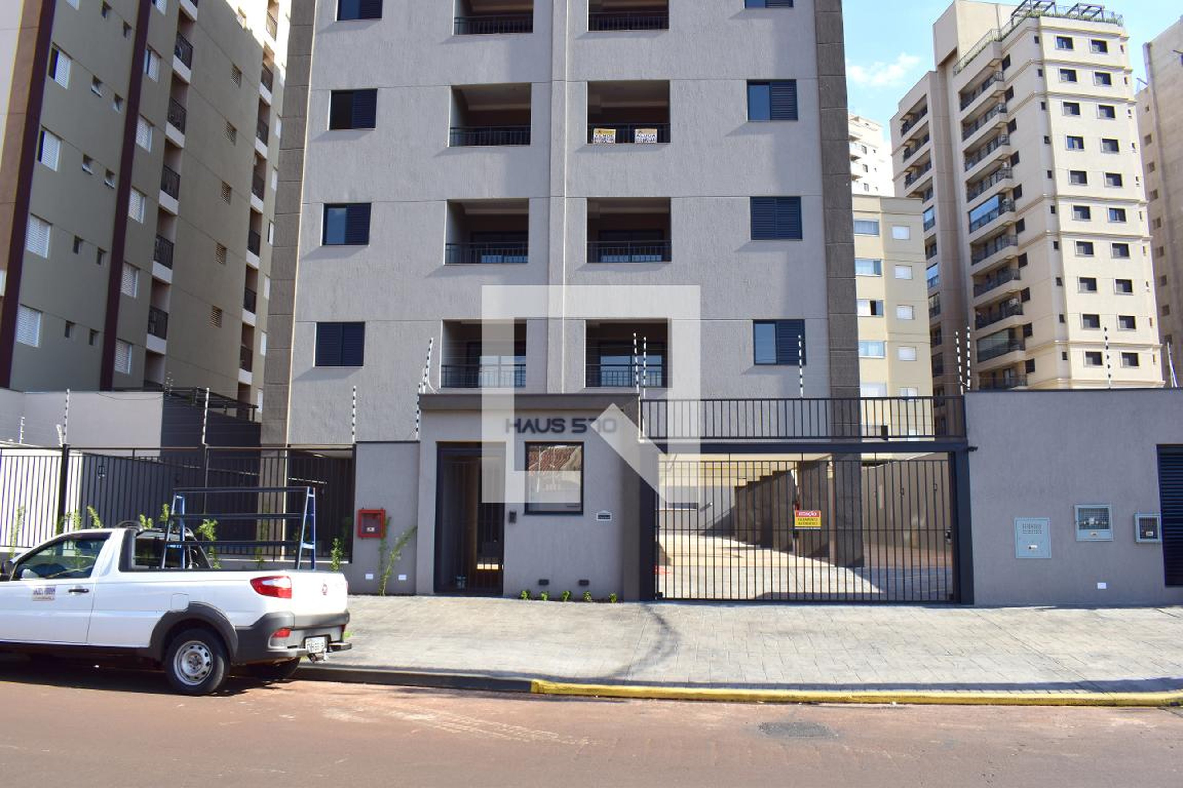 Fachada do Prédio Condomínio Haus 570