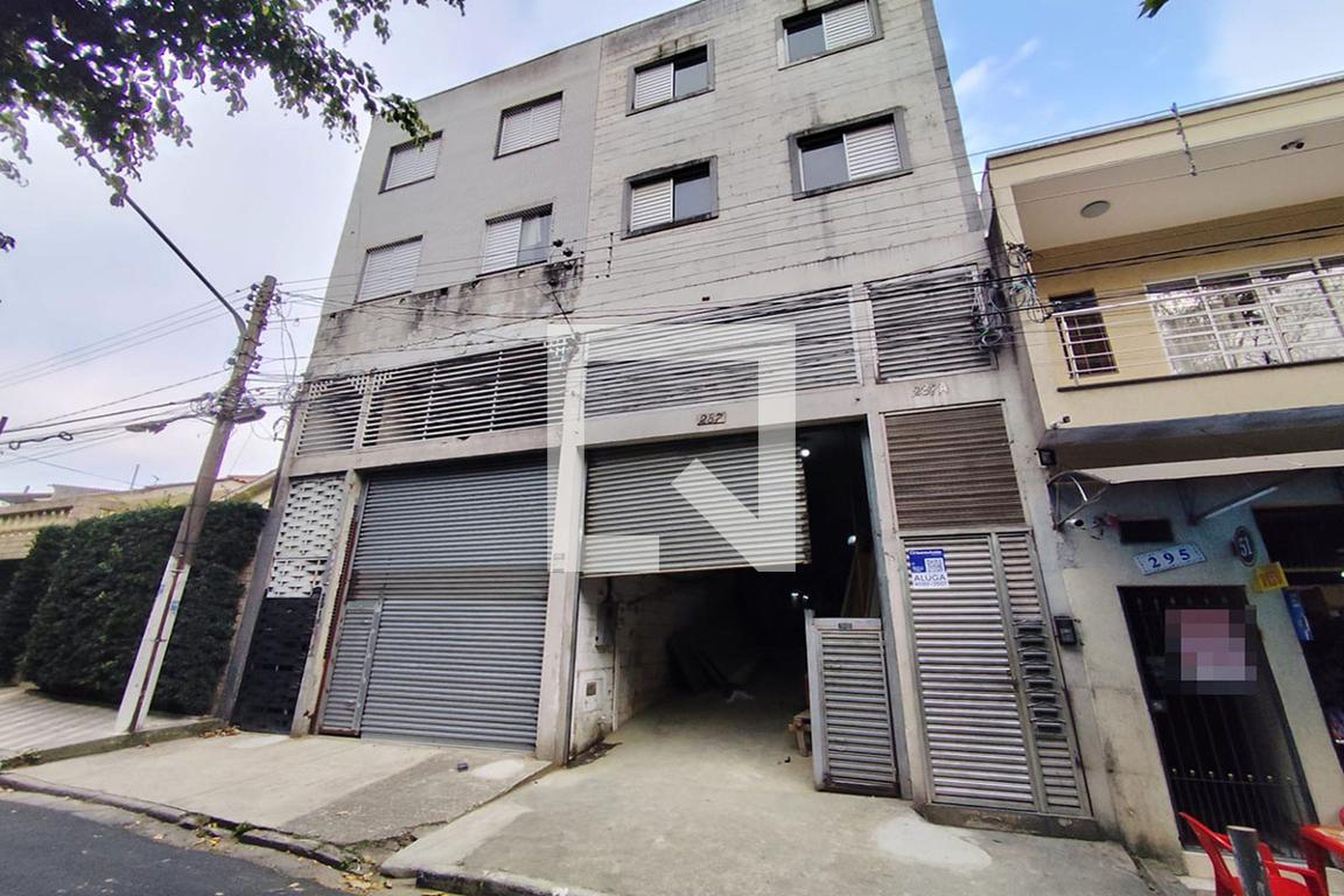 Fachada Condomínio em Rua Alves Maldonado, 287