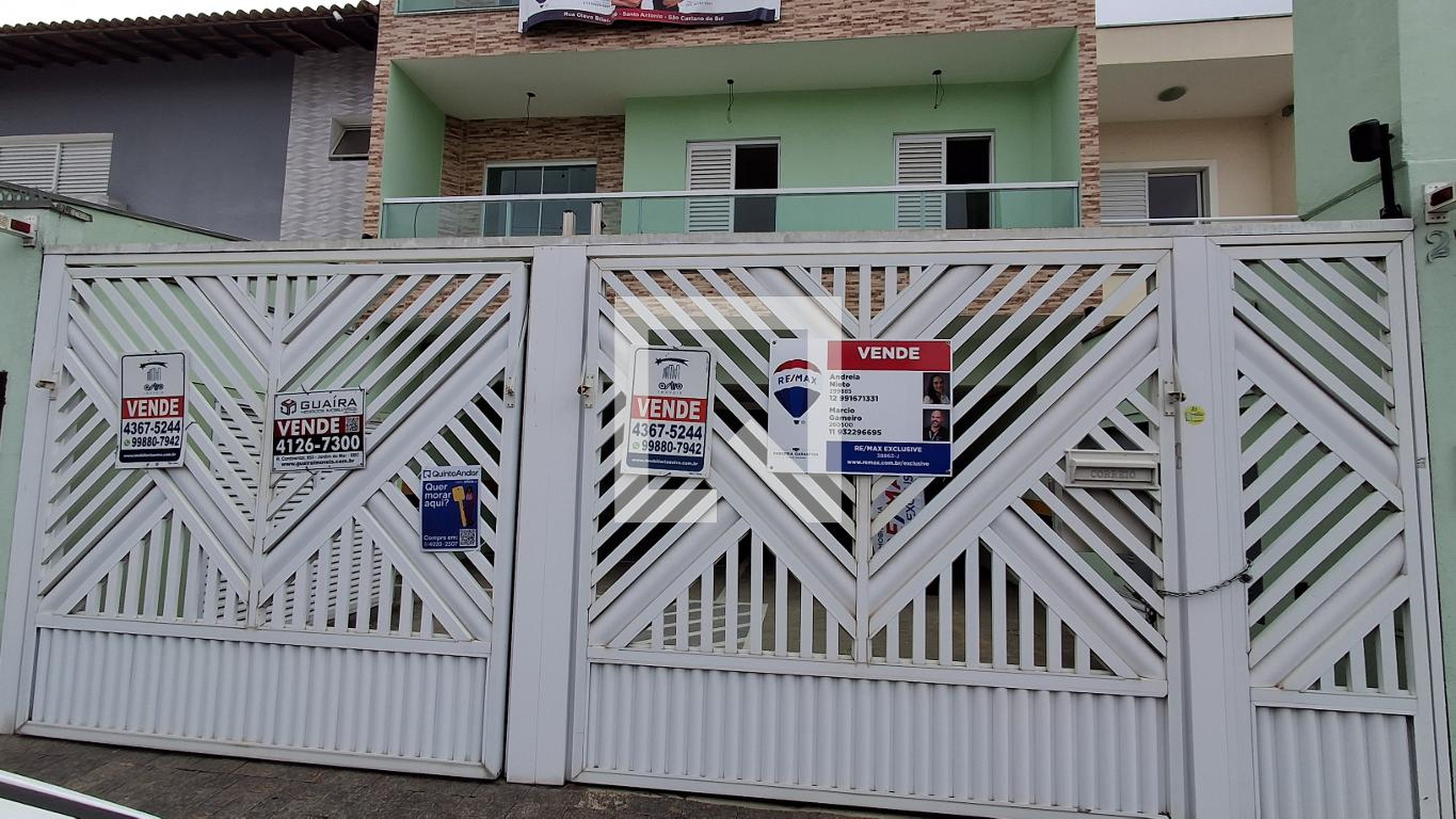 Fachada Condomínio em Rua Vinte e Um de Abril, 272