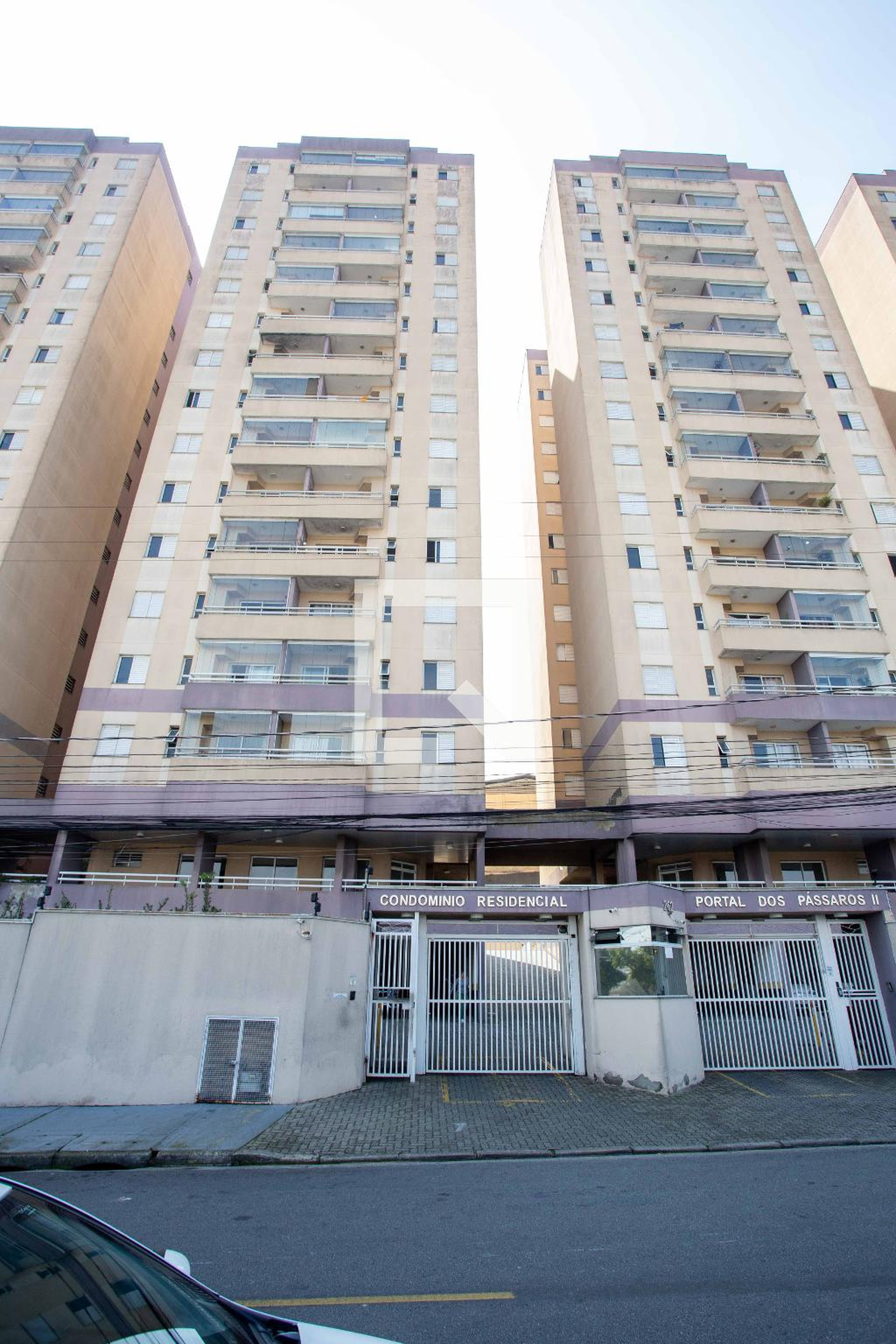 Fachada do condomínio Condomínio Portal dos Passaros 2