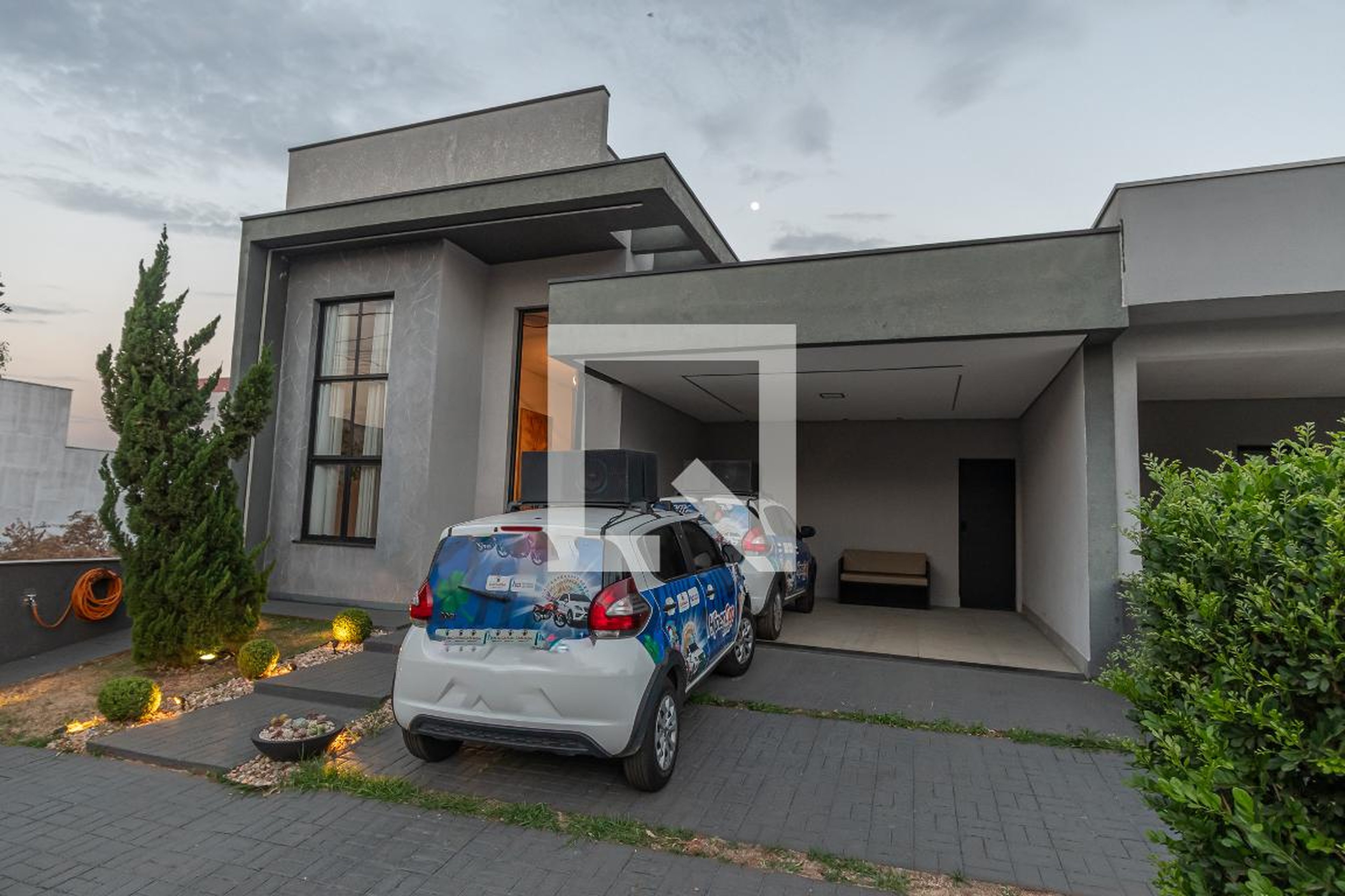 Fachada Condomínio em R. Dama da Noite, 55