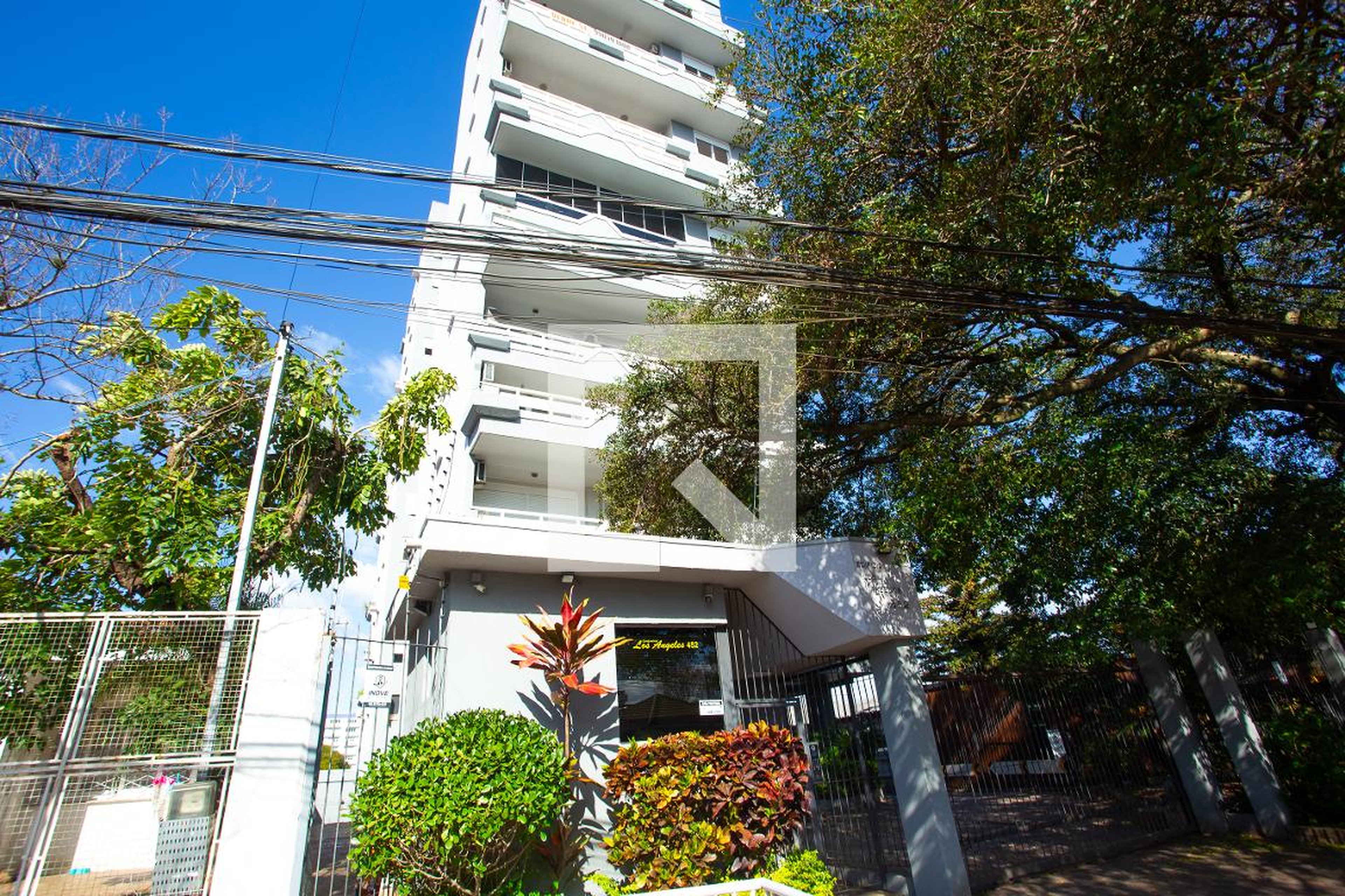 Fachada Condomínio em Rua General Salustiano, 452