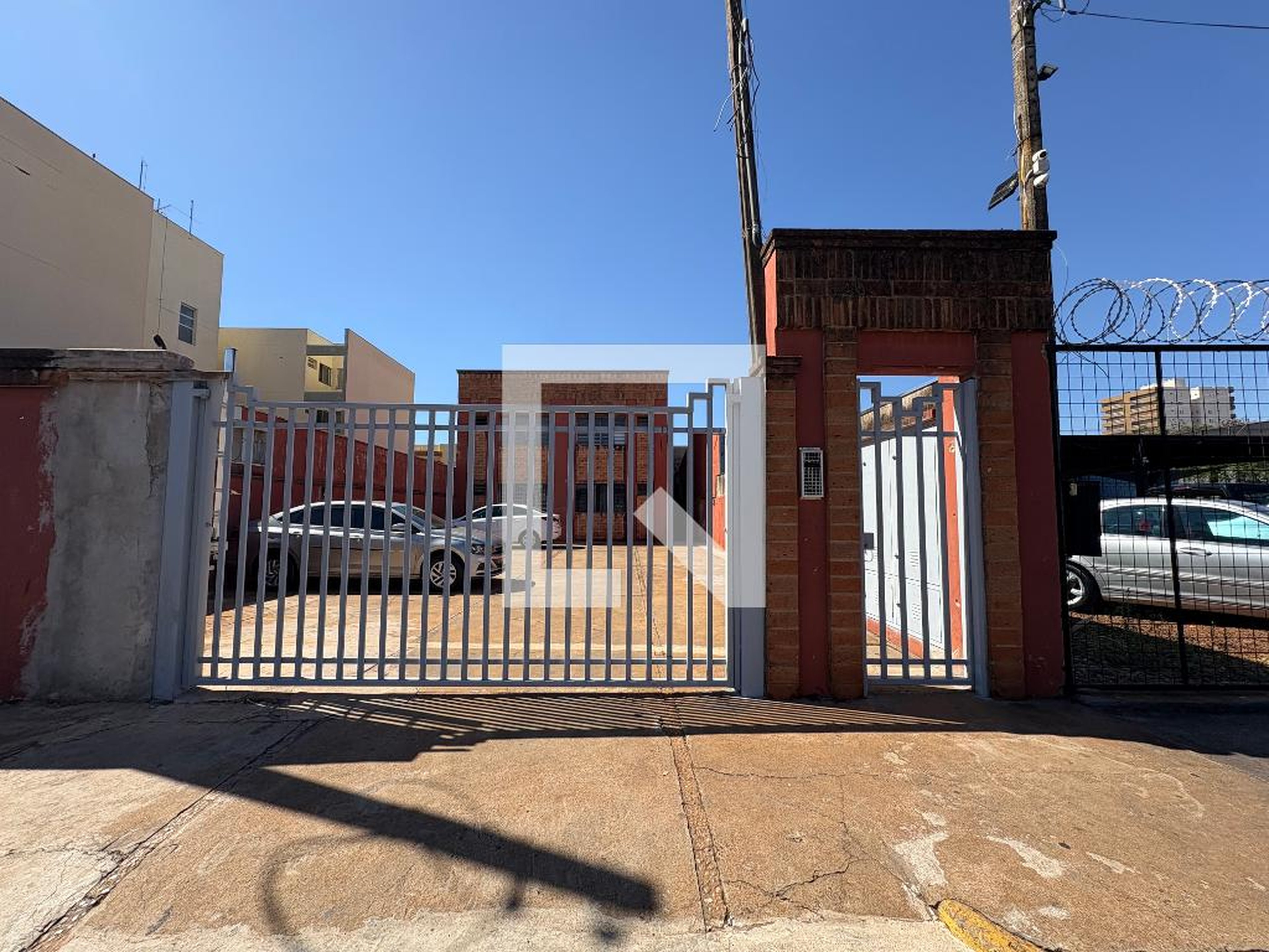 Fachada Condomínio em Rua Guarujá, 830