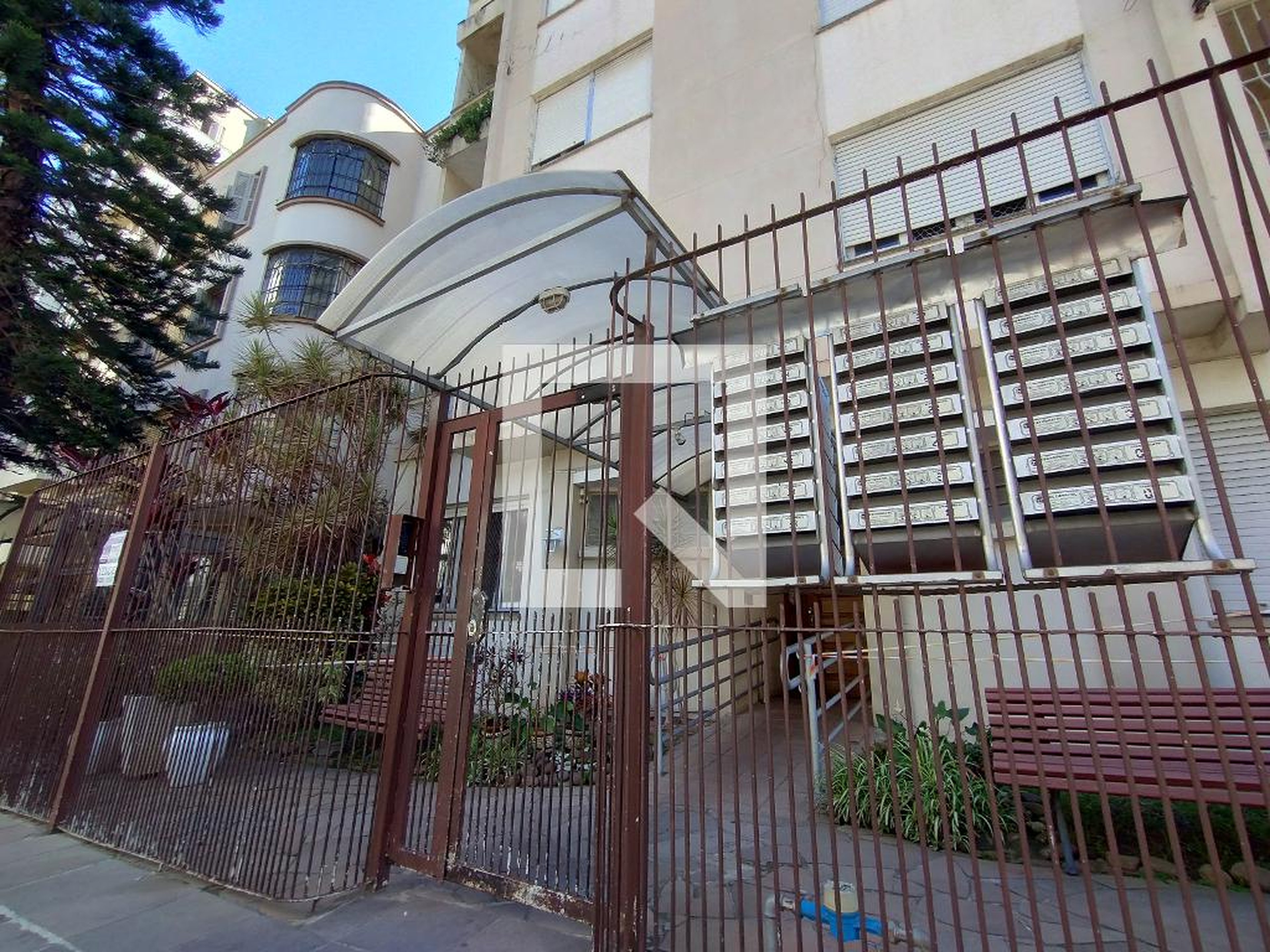 Fachada Condomínio em Rua Doutor Barros Cassal, 573