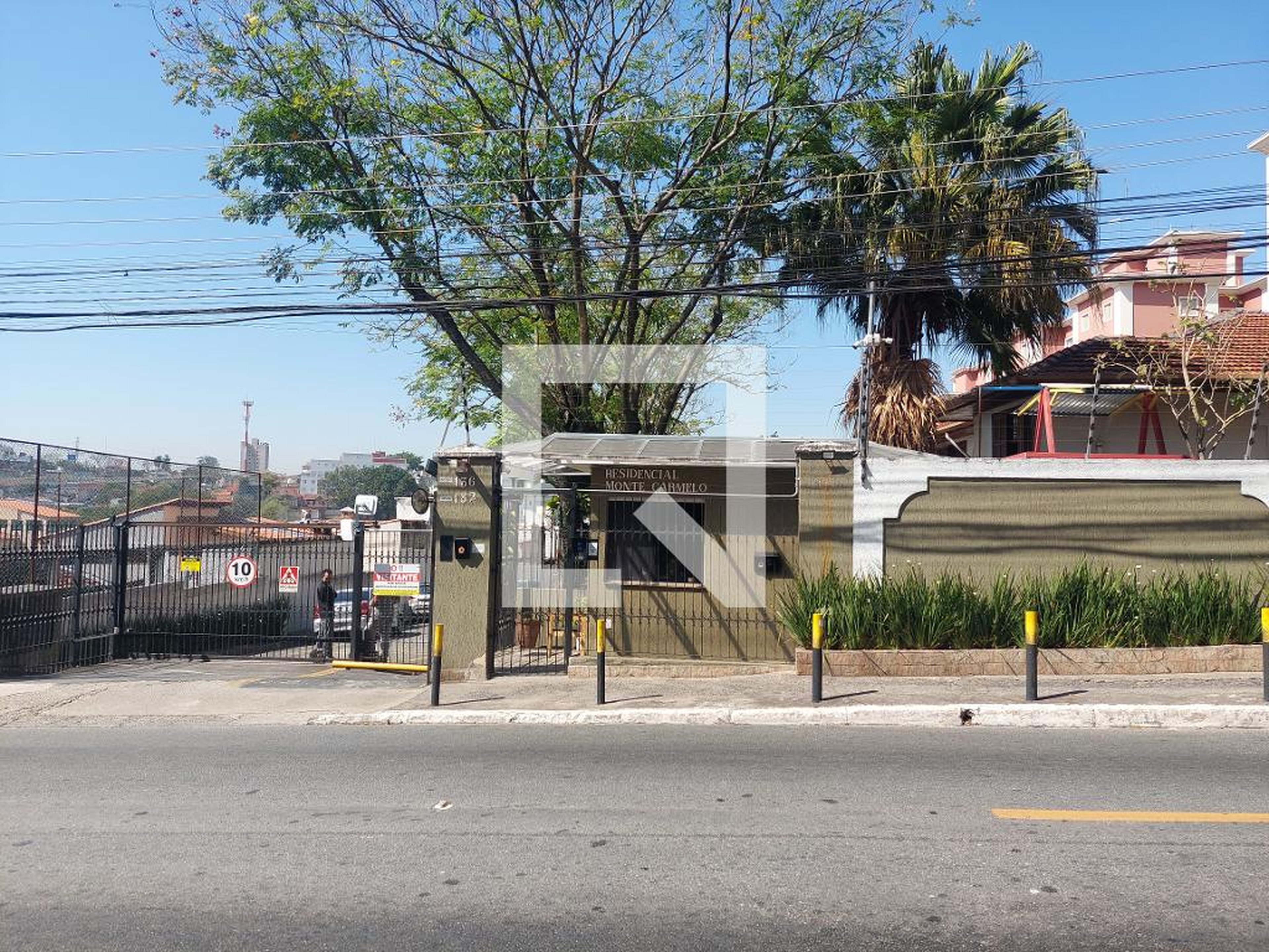 Fachada Condomínio em Rua Zike Tuma, 182