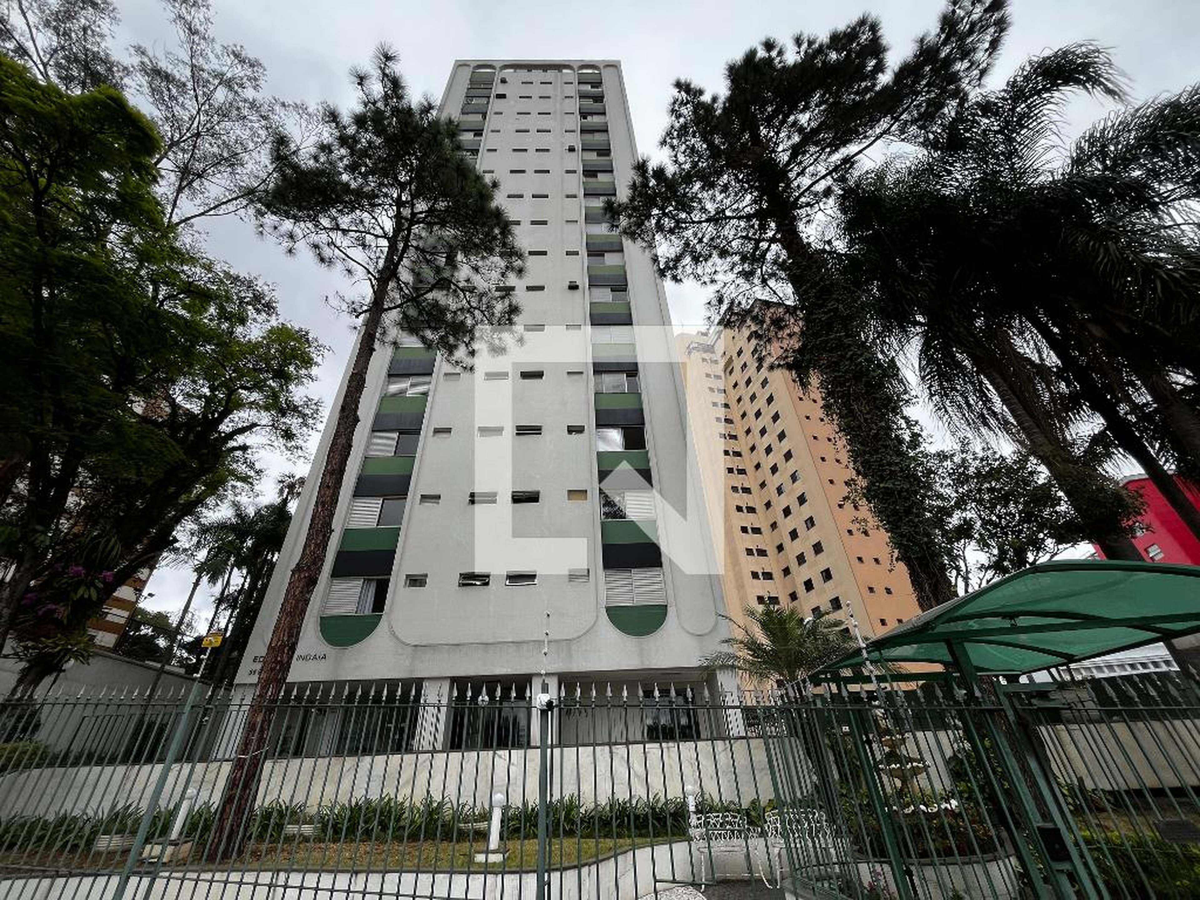Fachada do Prédio Condomínio Indaia