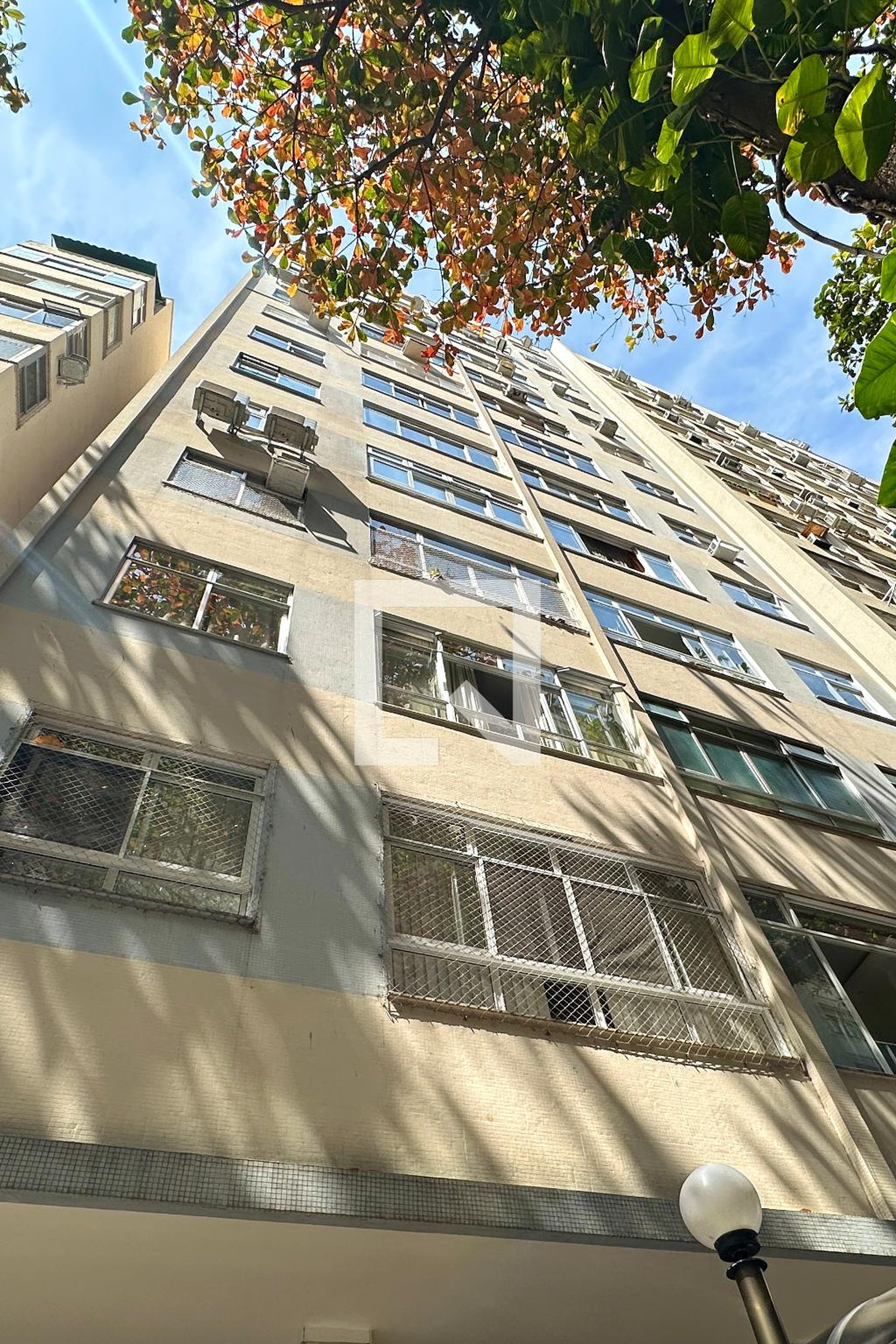 Fachada Condomínio em Rua Domingos Ferreira, 31