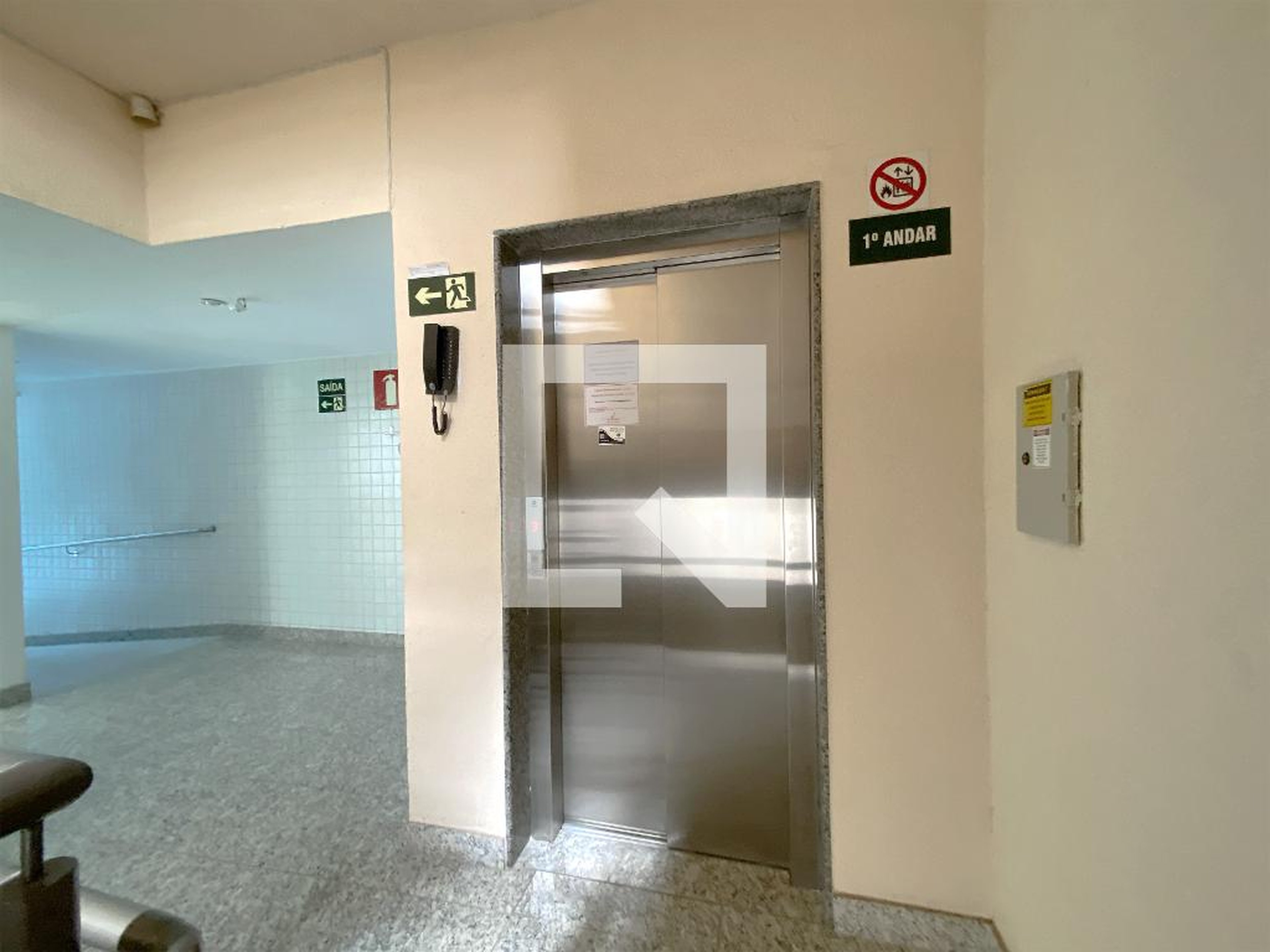 Elevador - Arco do Triunfo