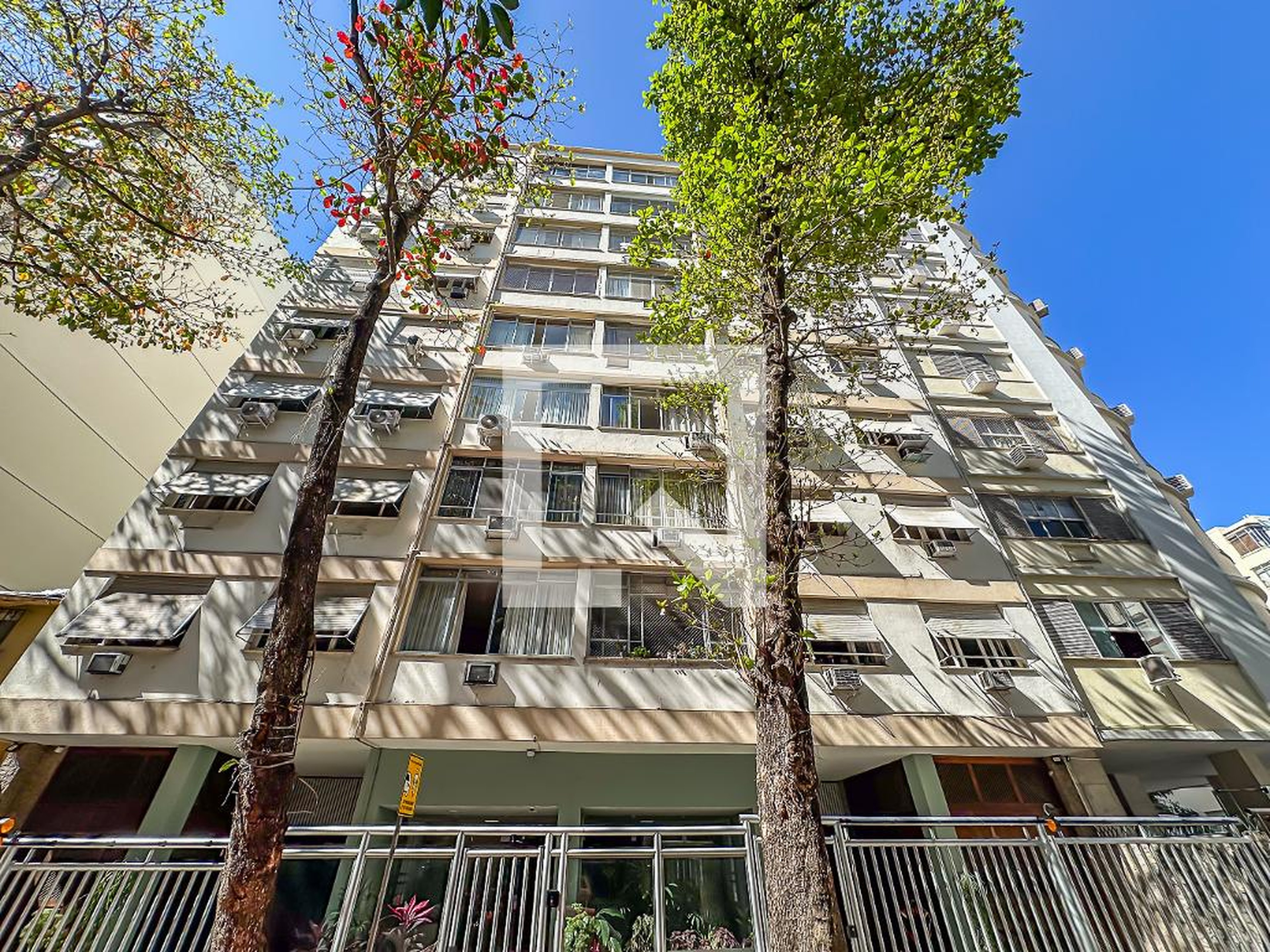 Fachada Condomínio em Rua Gago Coutinho, 85